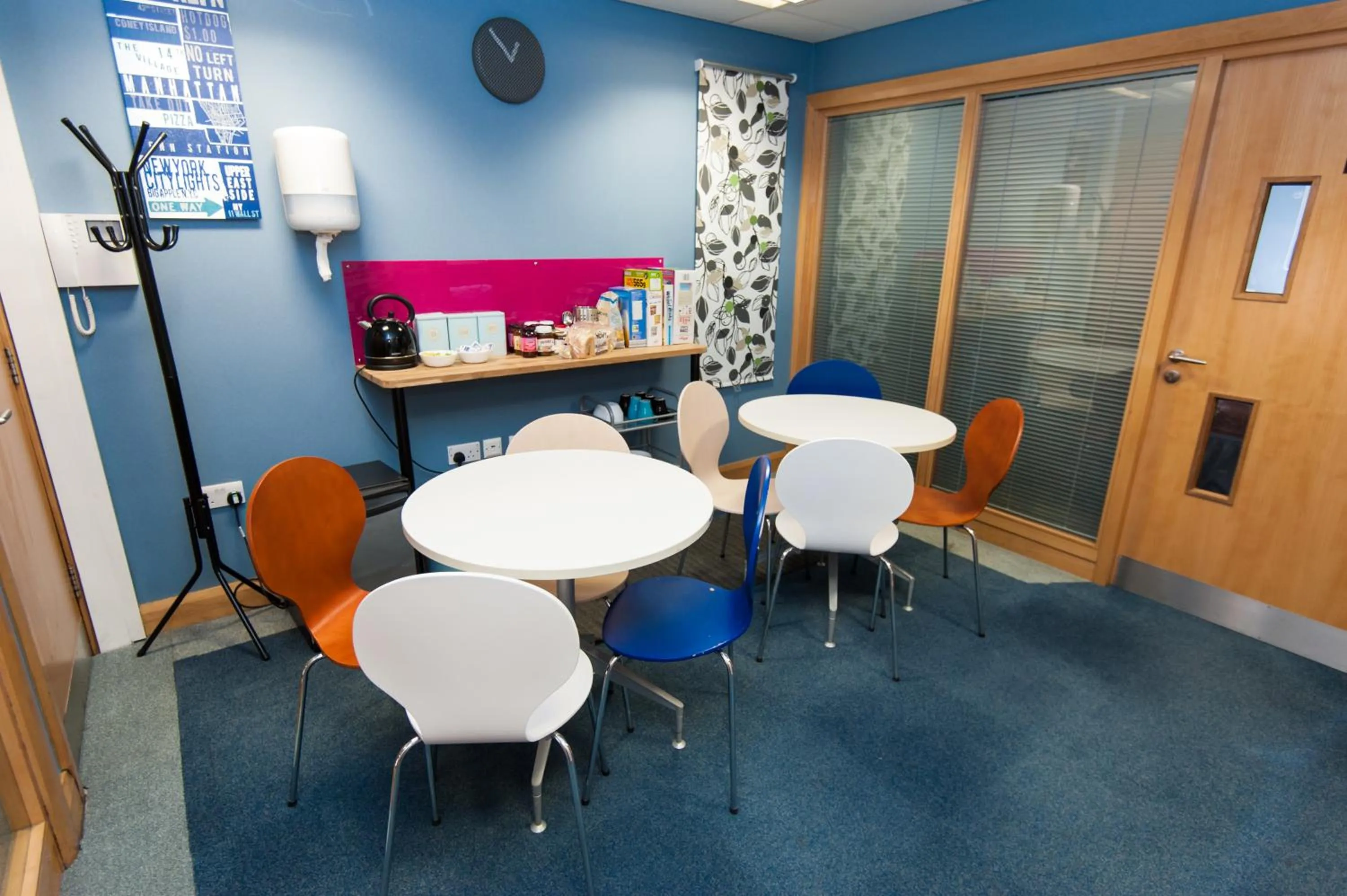 Dining area in Russell Scott Backpackers Hostel