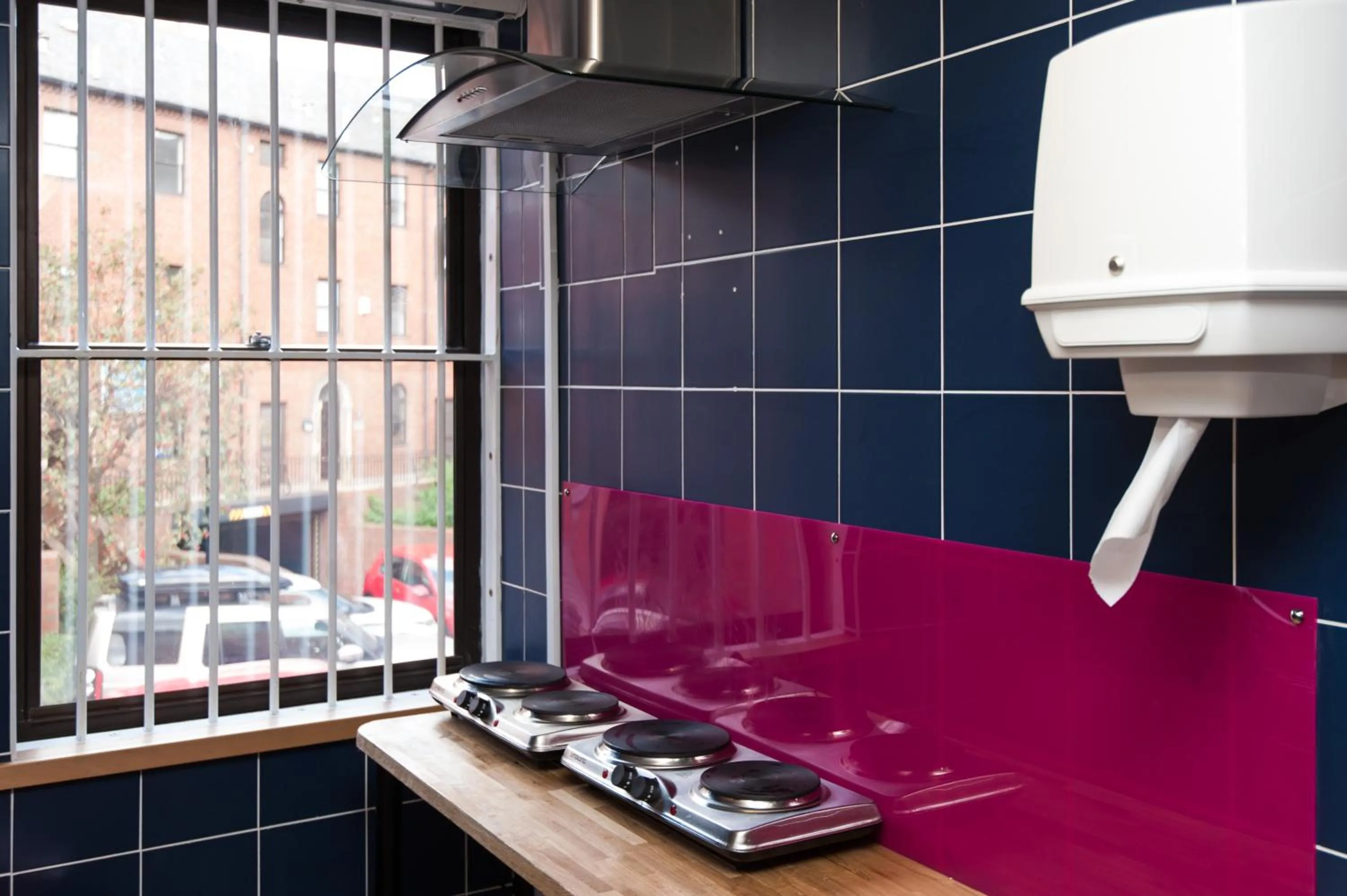 Kitchen or kitchenette in Russell Scott Backpackers Hostel