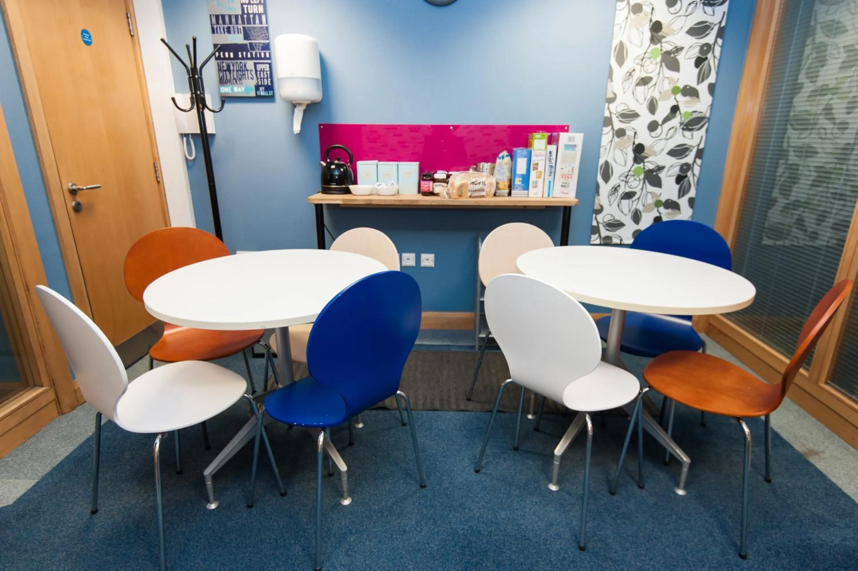 Dining area in Russell Scott Backpackers Hostel
