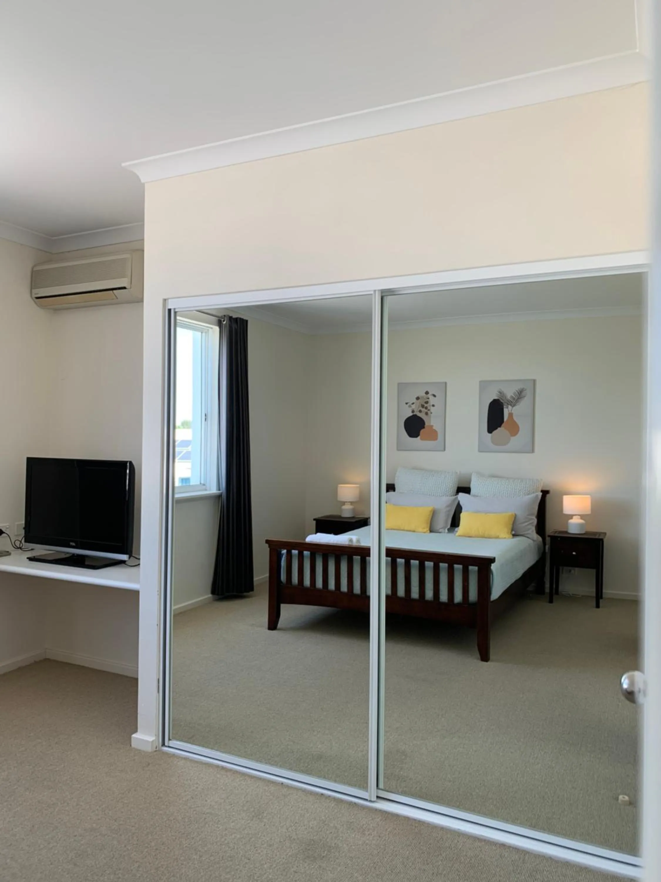 Apollo Quay Holiday Apartment