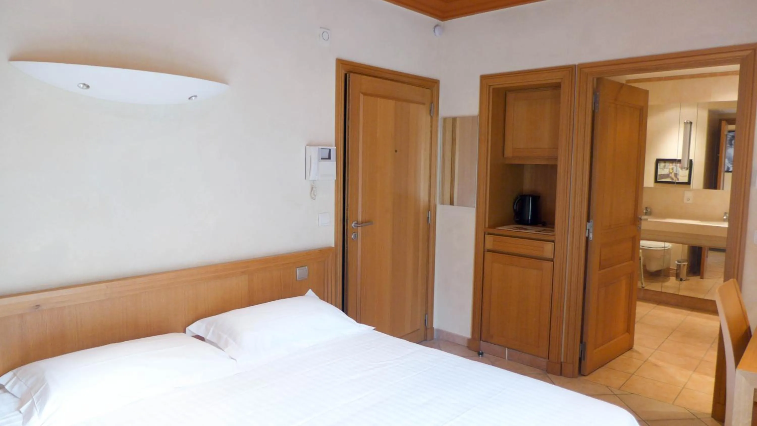 Bedroom, Bed in Résidences Cresci