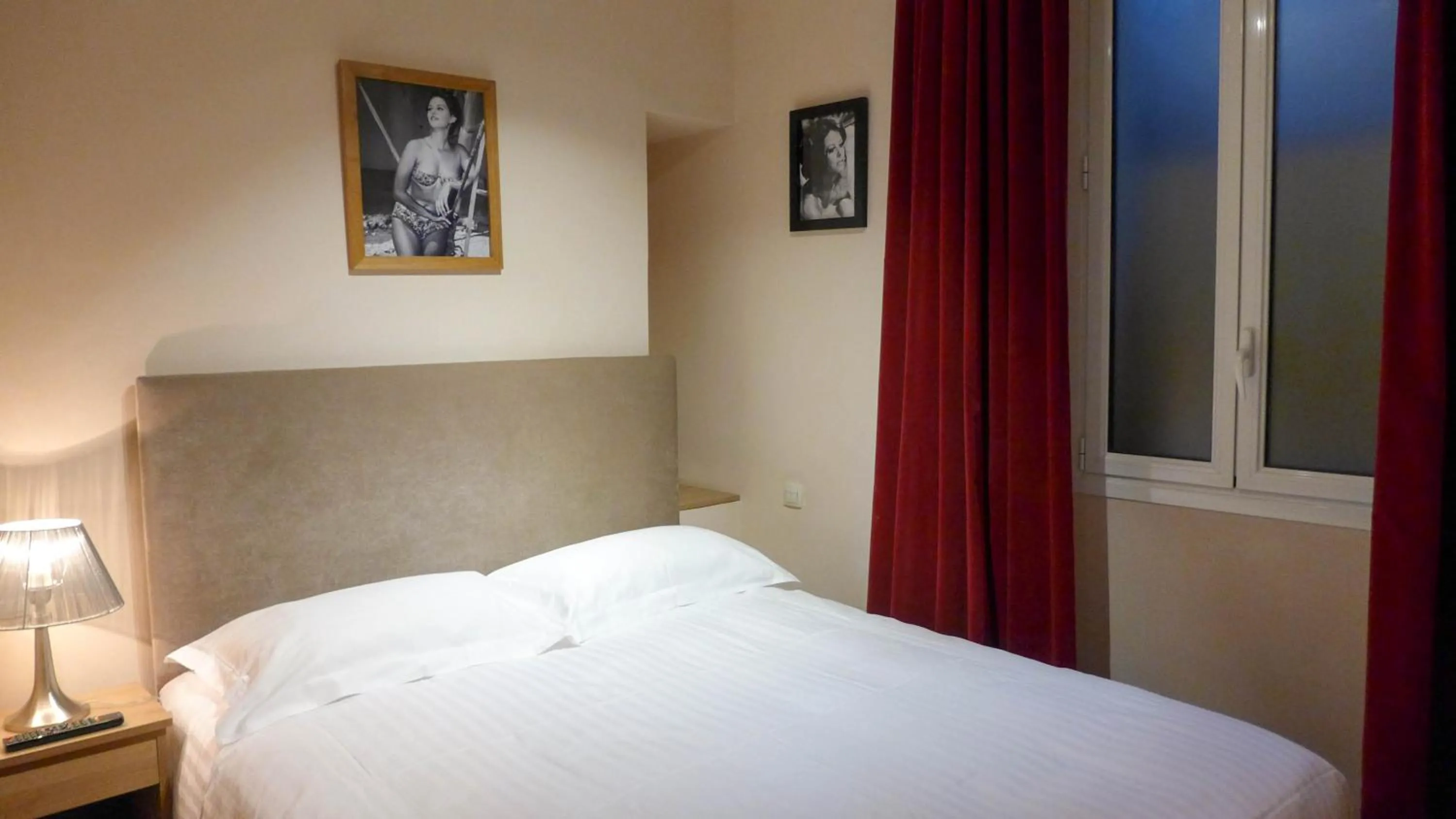 Bedroom, Bed in Résidences Cresci
