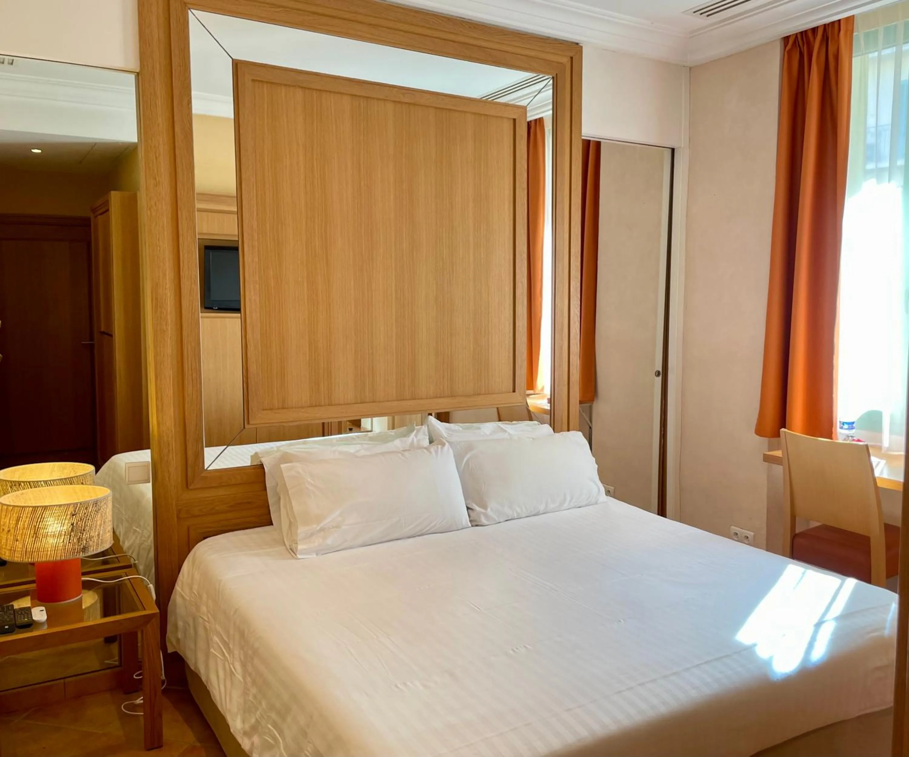 Bedroom, Bed in Résidences Cresci