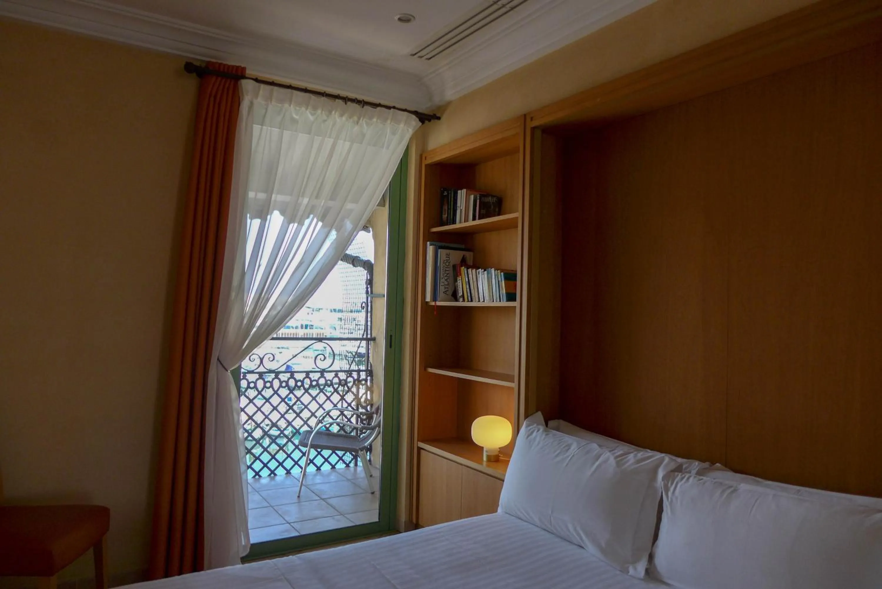 Bedroom, Bed in Résidences Cresci