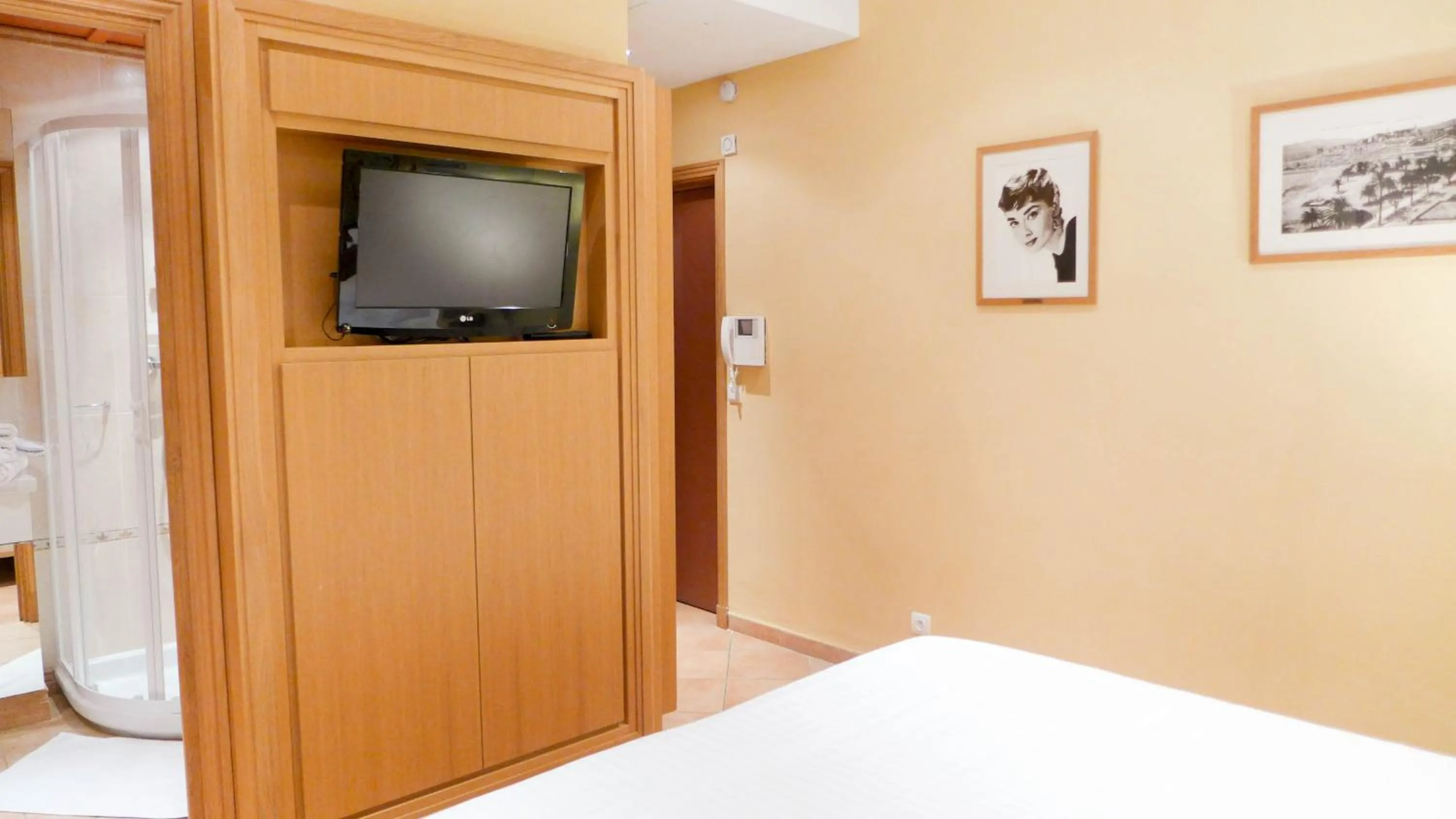 Bedroom, Bed in Résidences Cresci