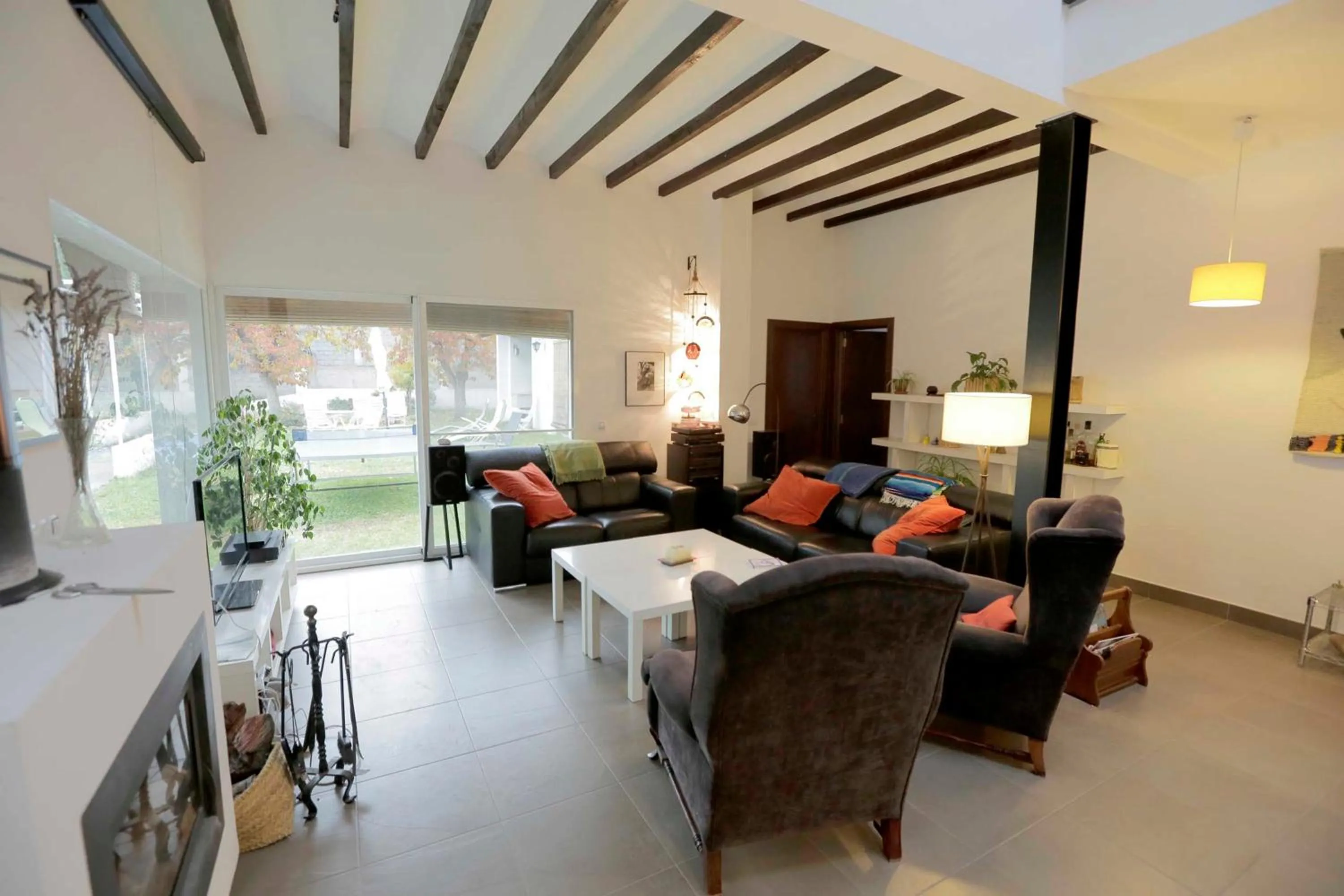 Communal lounge/ TV room in El Campillo, casa de campo cerca de la playa