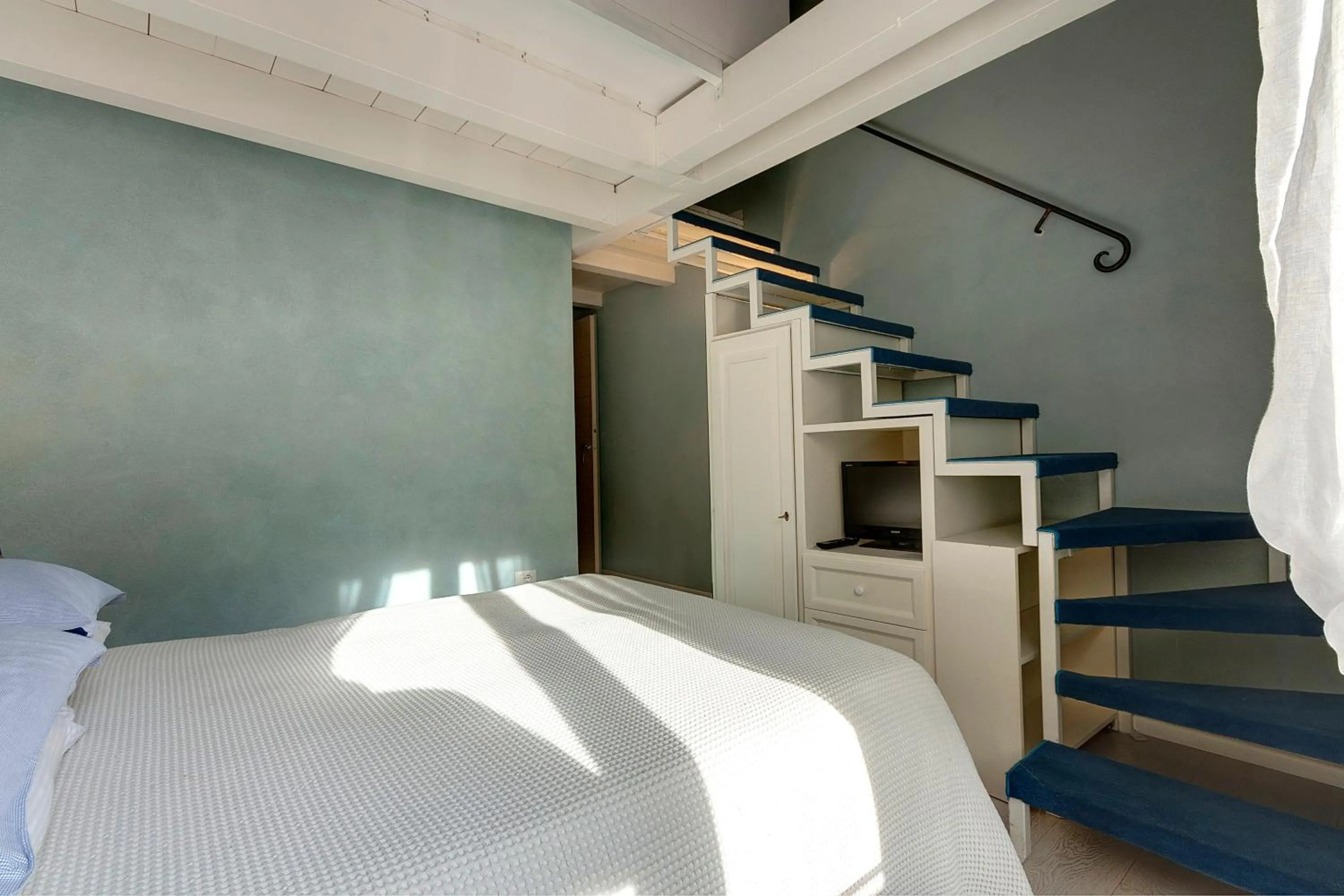 Bedroom, Bed in LM Suites Spagna