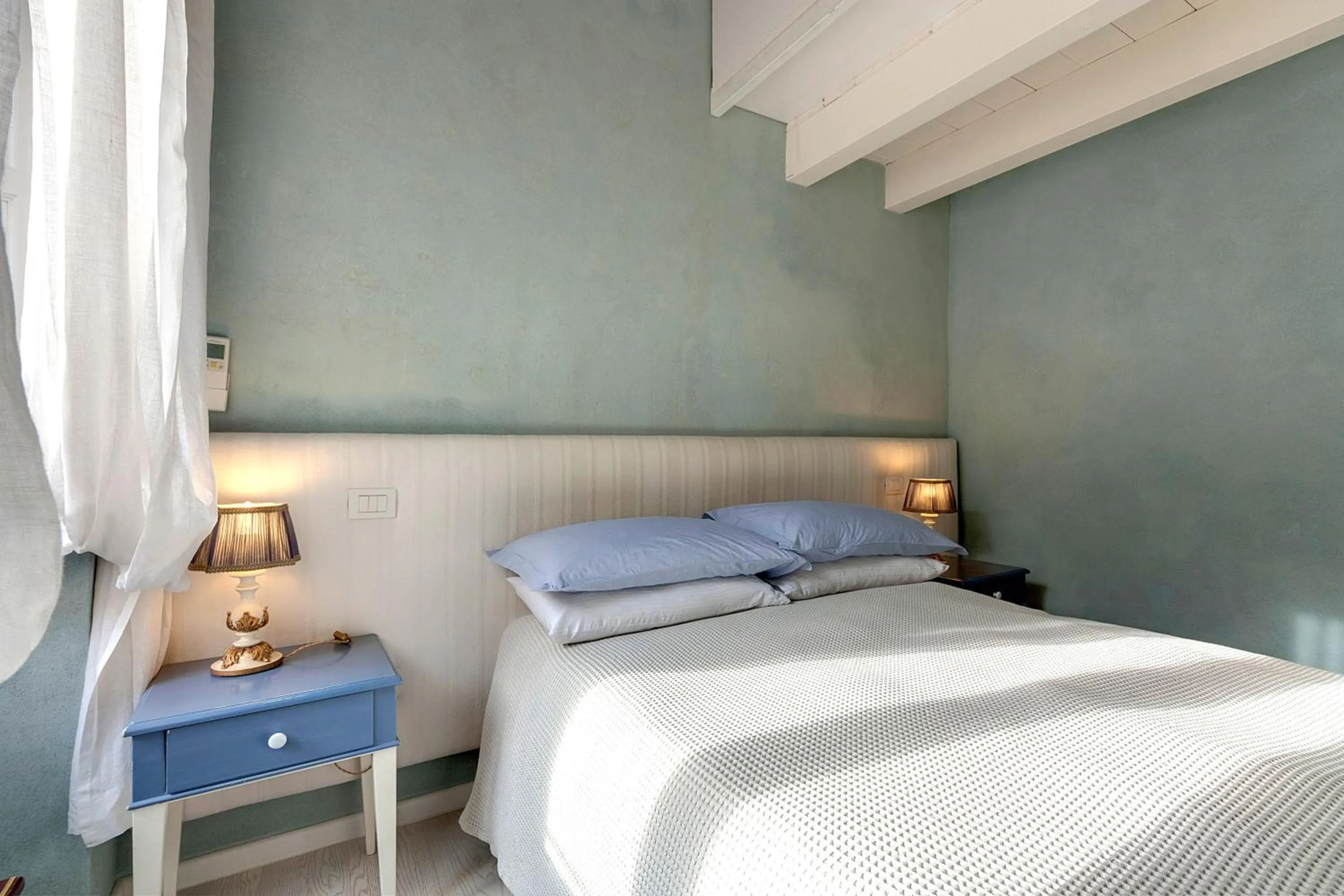 Bedroom, Bed in LM Suites Spagna