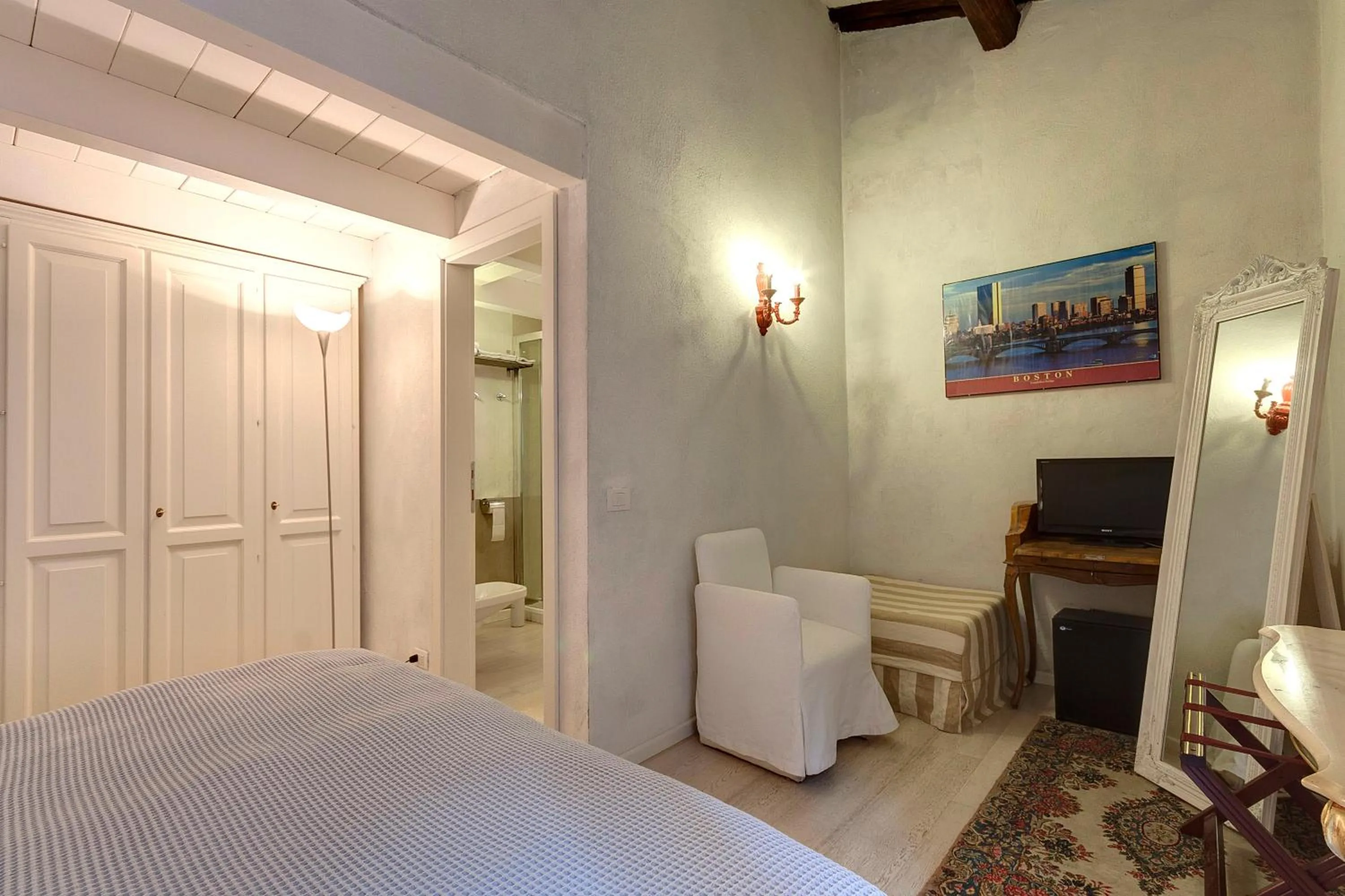 Bedroom, Bed in LM Suites Spagna