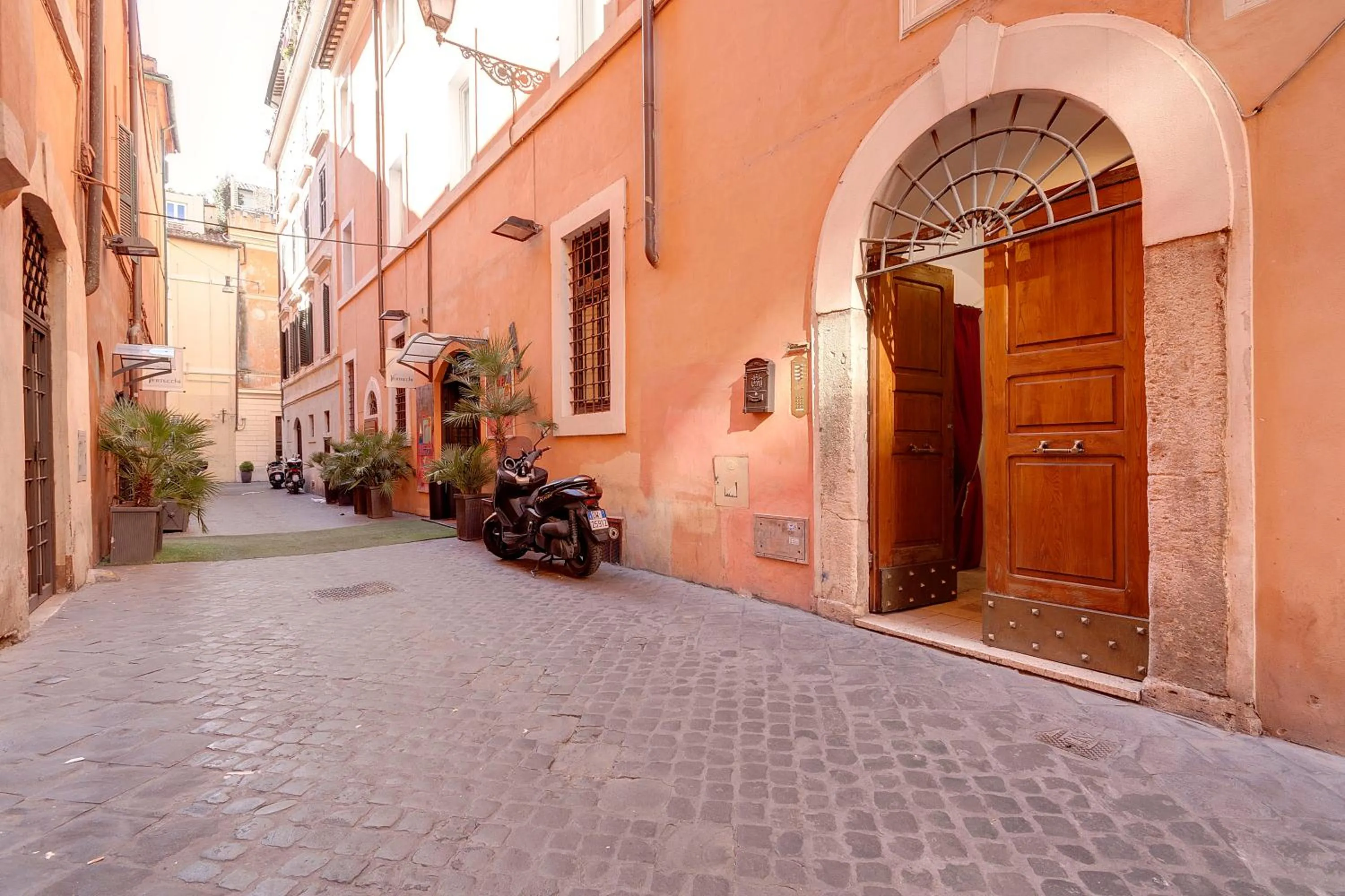 Facade/entrance in LM Suites Spagna