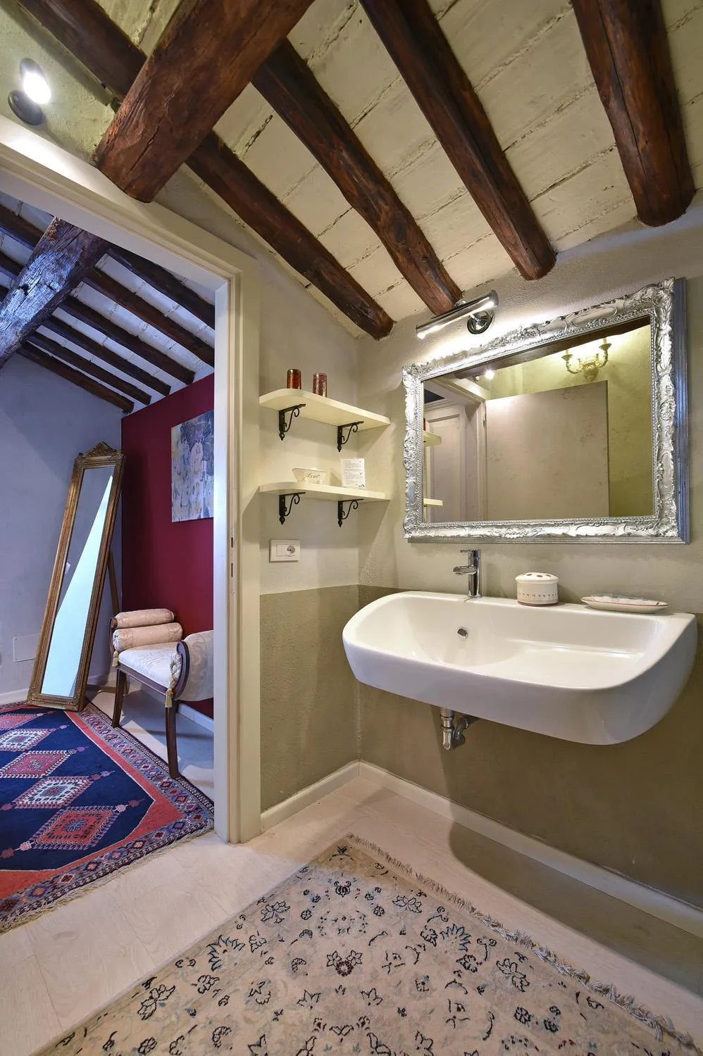Bathroom in LM Suites Spagna