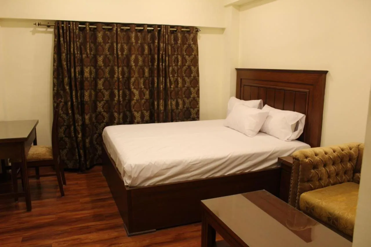 Bedroom, Bed in Diplomat Hotel