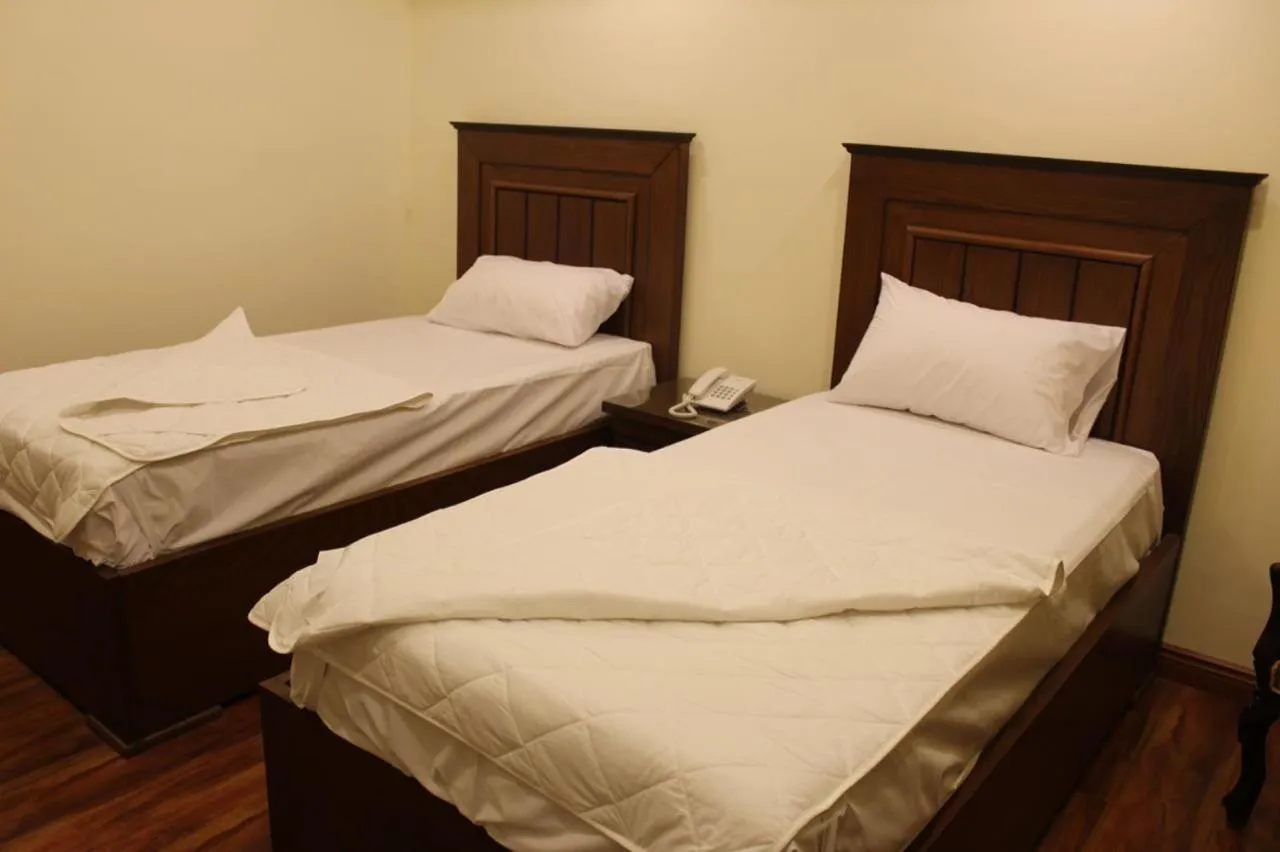 Bedroom, Bed in Diplomat Hotel