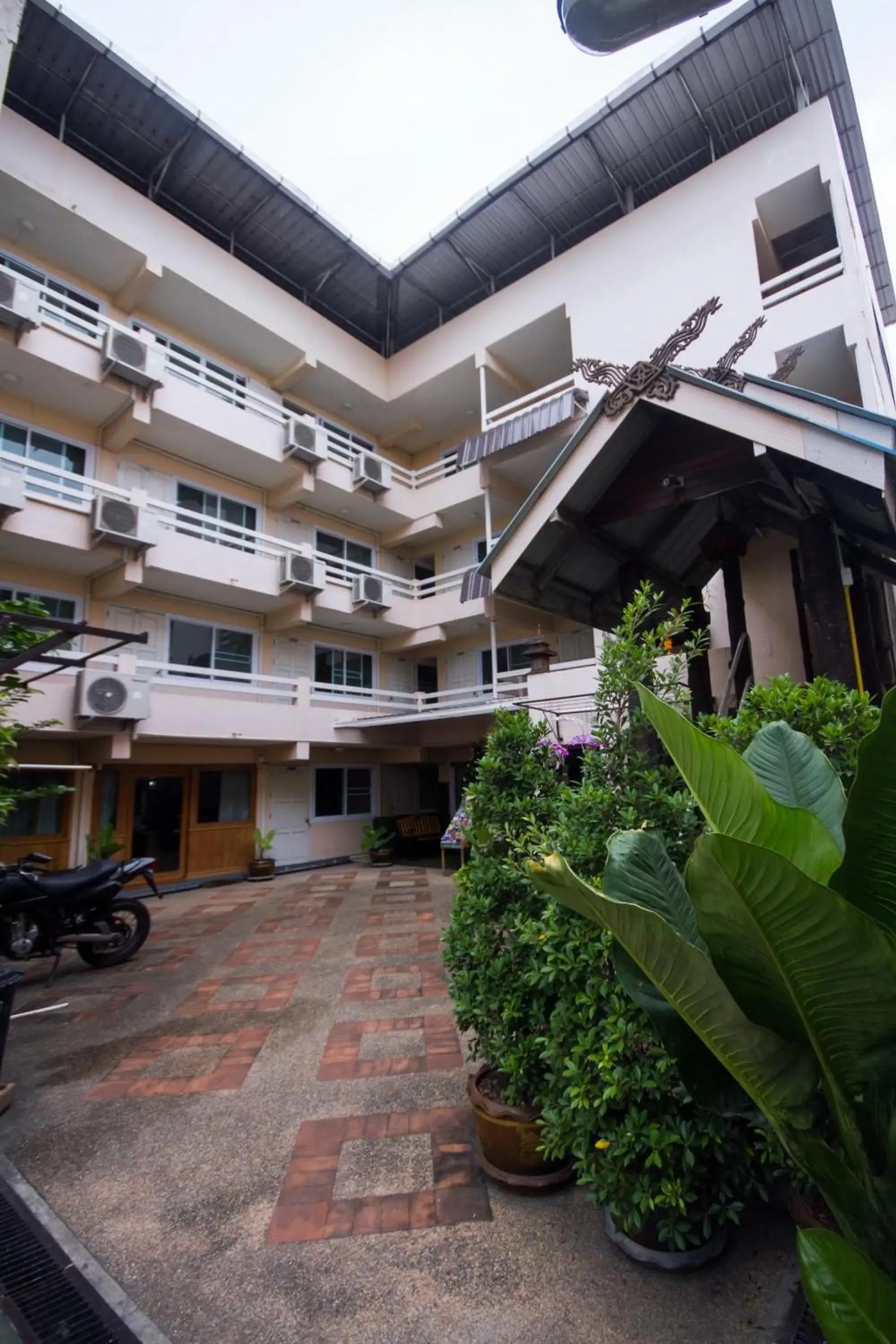 Property building in Jang Sripoom House Property building in Jang Sripoom House