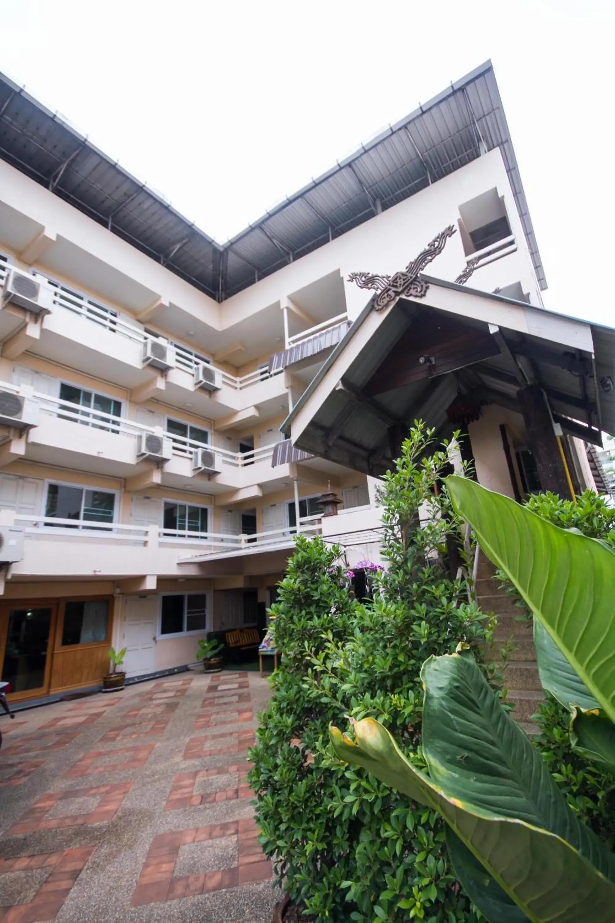 Property building in Jang Sripoom House Property building in Jang Sripoom House