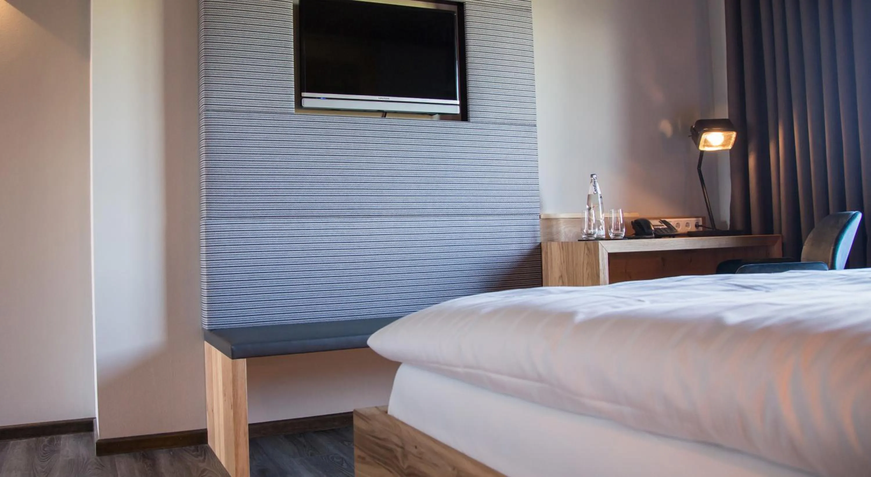Photo of the whole room, Bed in Landgasthof Pappelkrug