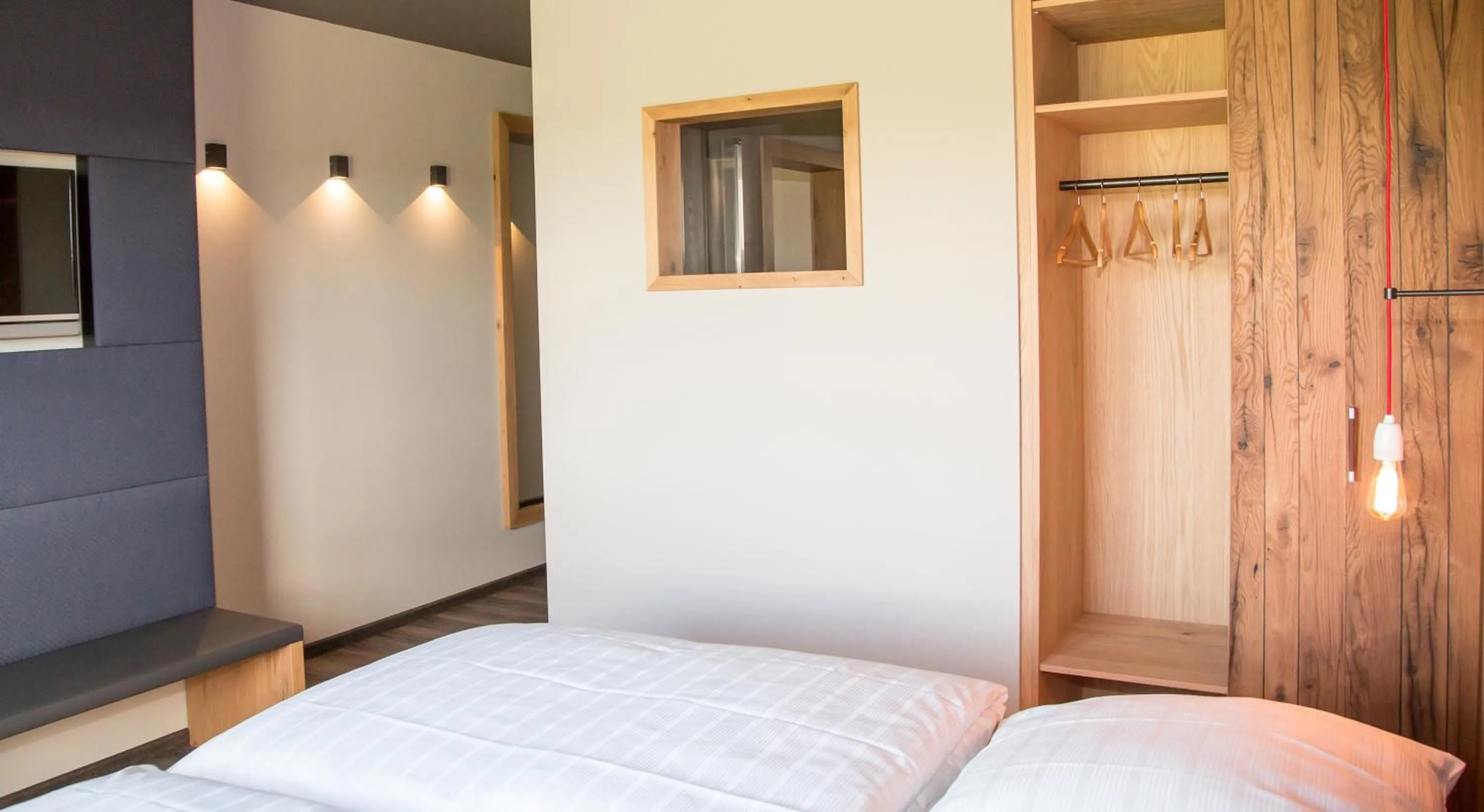 Photo of the whole room, Bed in Landgasthof Pappelkrug