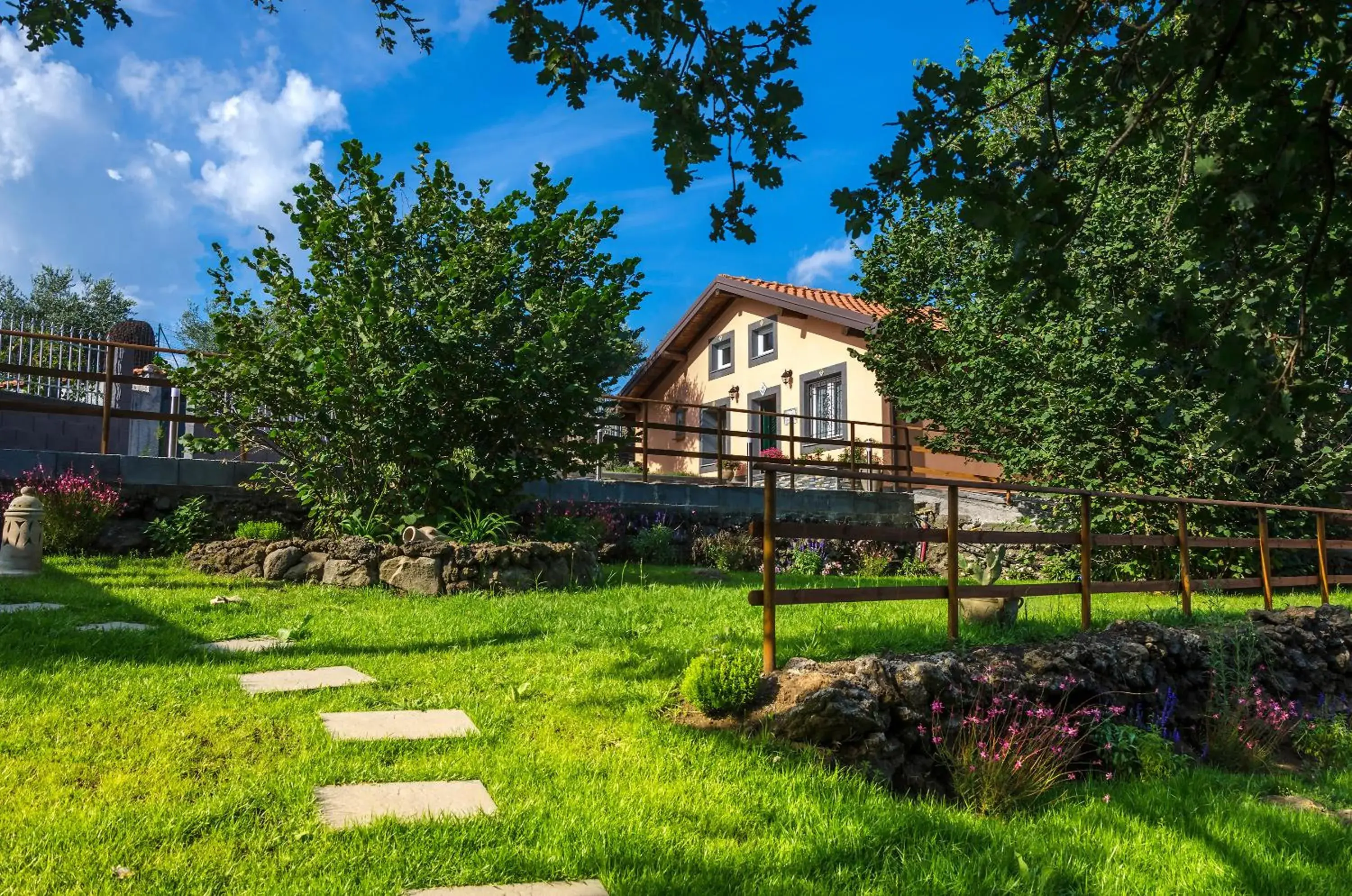 Villa del Gelso - Chalet nel Parco dell'Etna Villa del Gelso - Chalet nel Parco dell'Etna