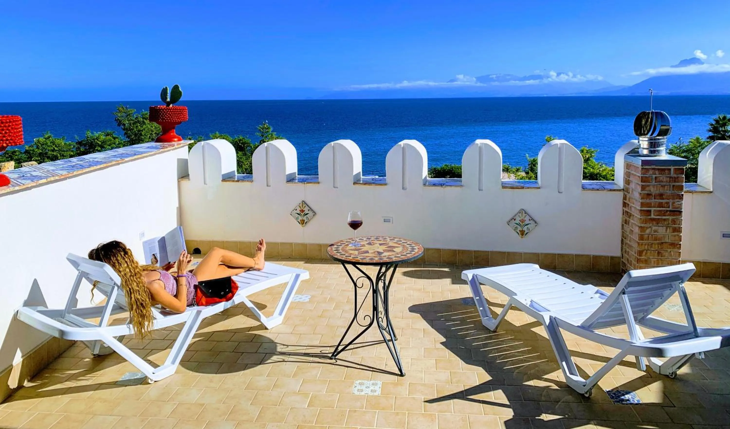 Patio in Seafront House Gabbiano Azzurro