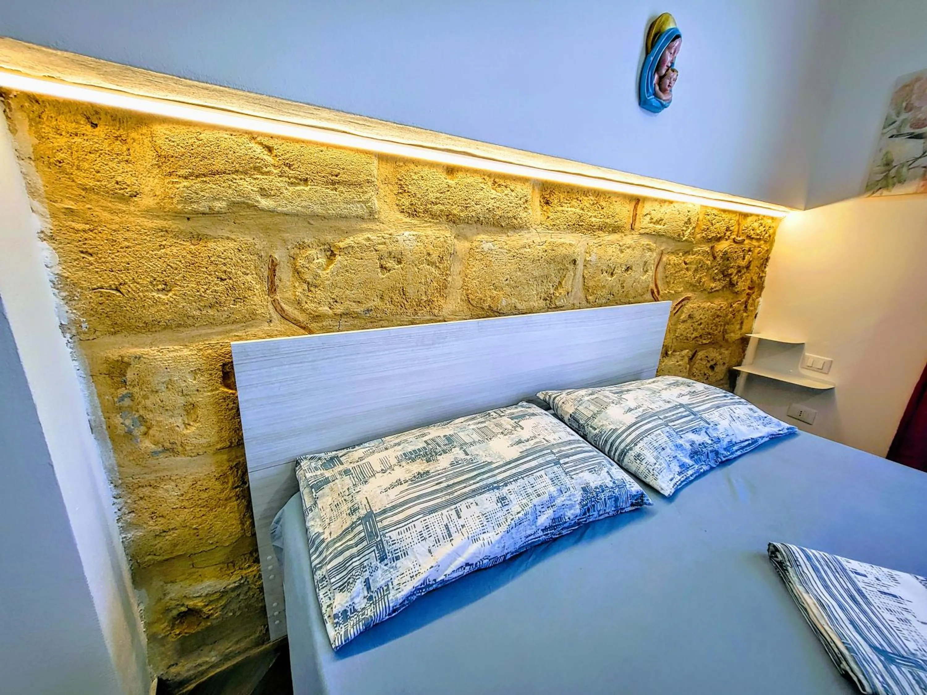 Bed in Seafront House Gabbiano Azzurro