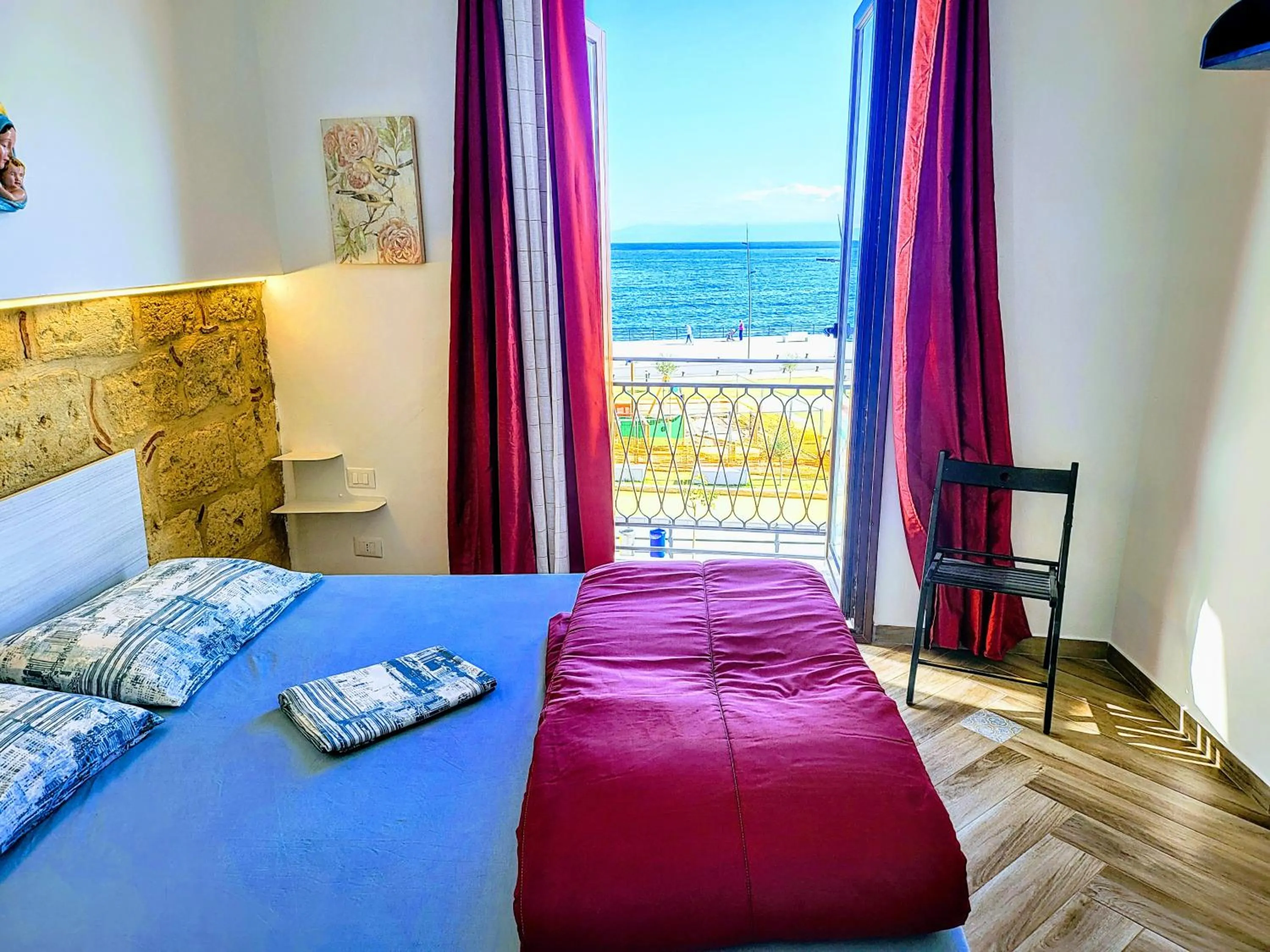 Bed in Seafront House Gabbiano Azzurro