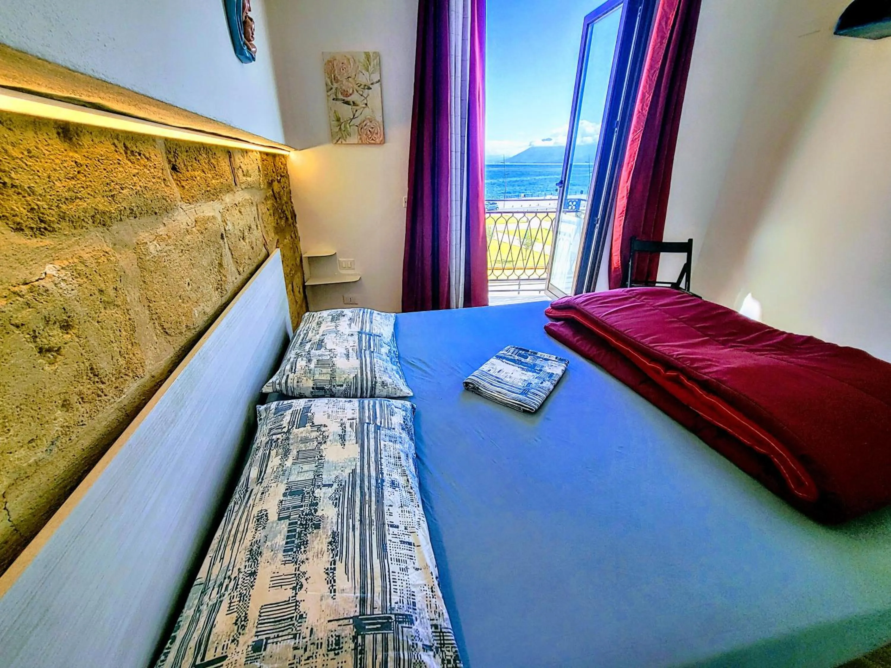 Bed in Seafront House Gabbiano Azzurro