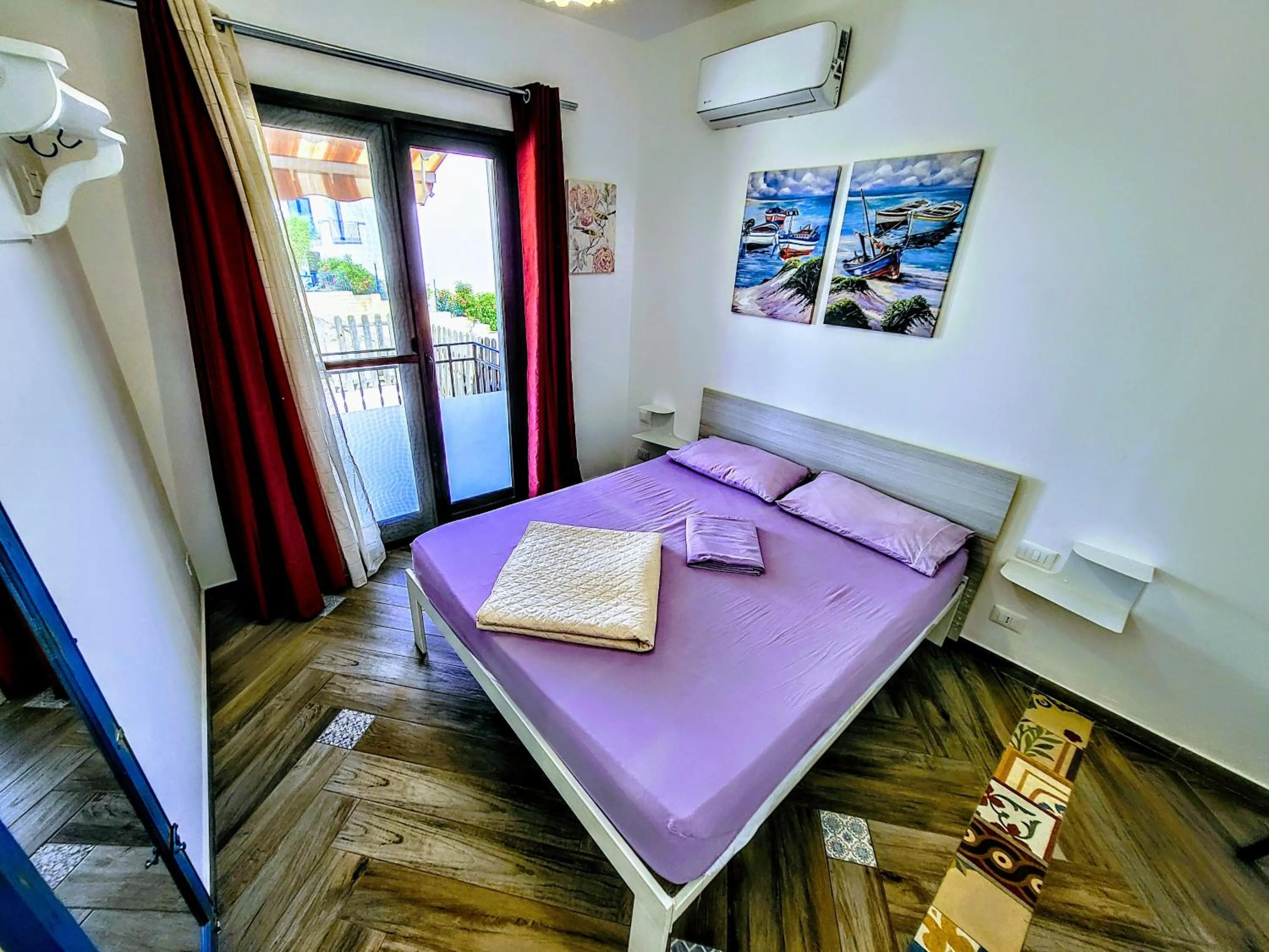 Bedroom, Bed in Seafront House Gabbiano Azzurro