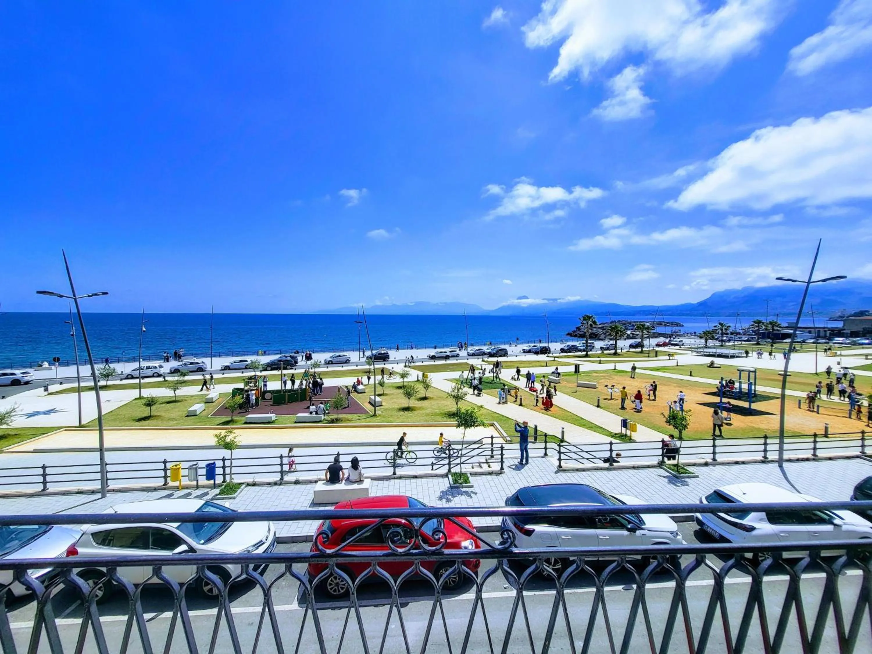Day in Seafront House Gabbiano Azzurro