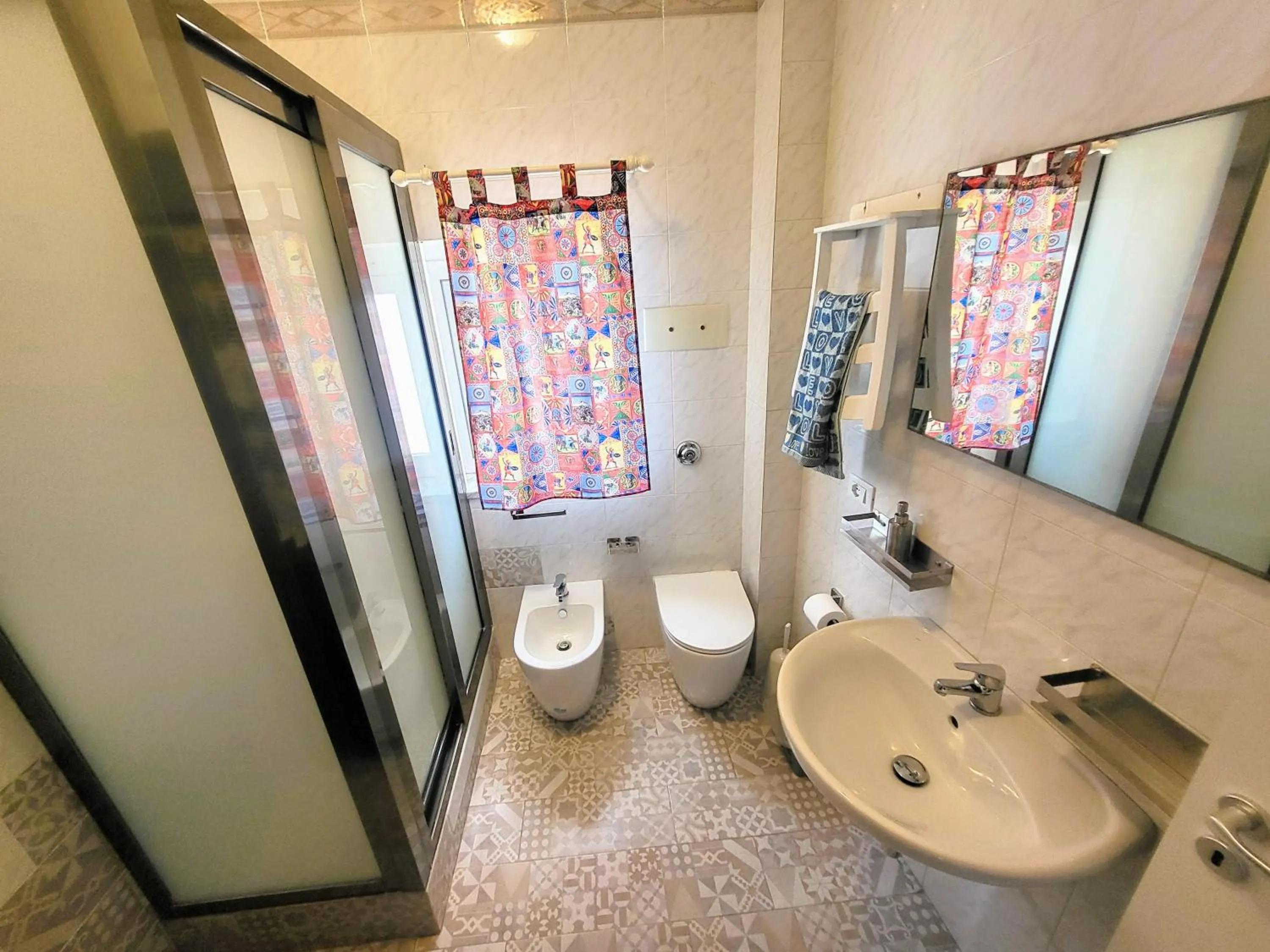 Shower in Seafront House Gabbiano Azzurro