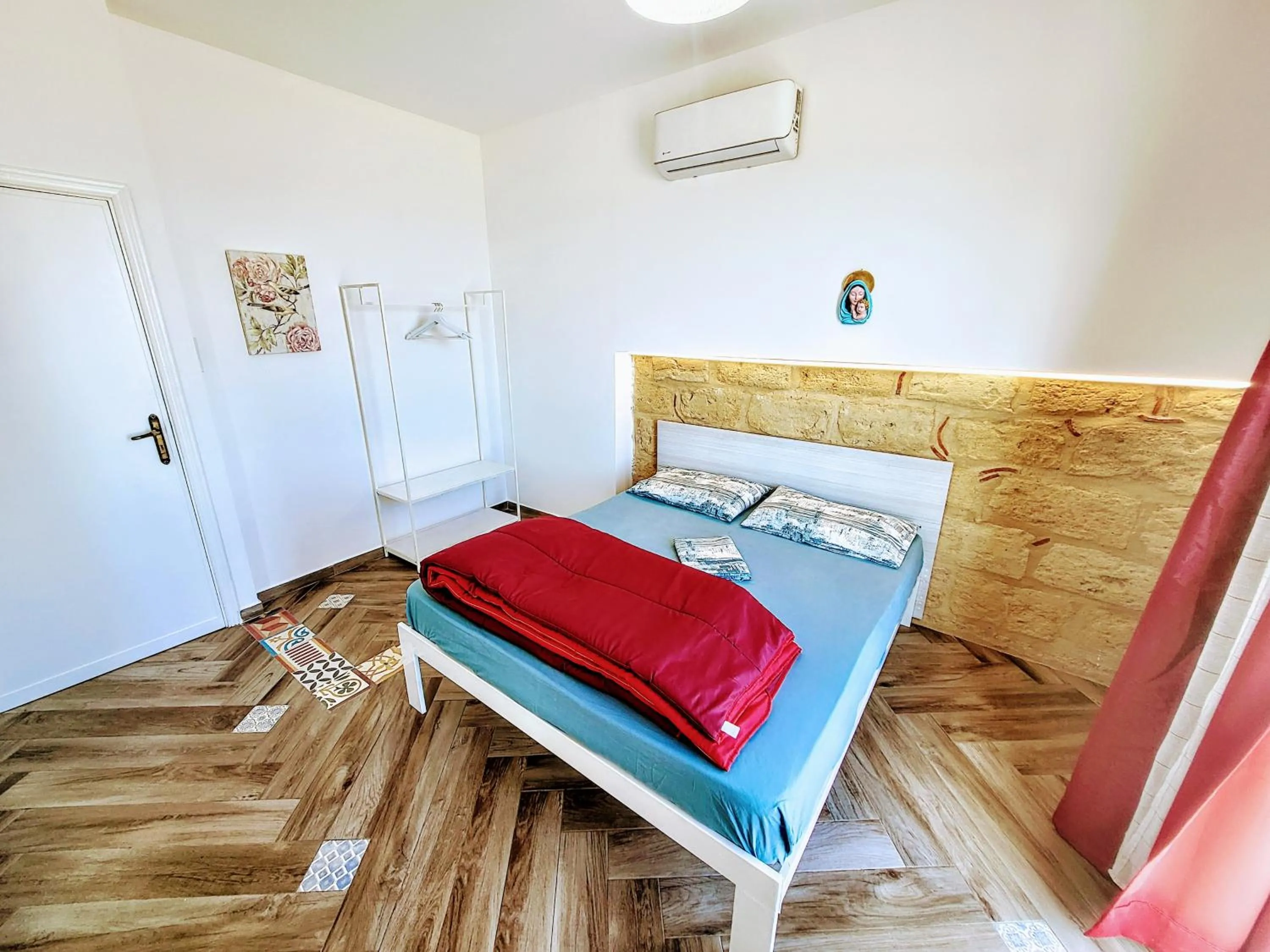 Bedroom, Bed in Seafront House Gabbiano Azzurro