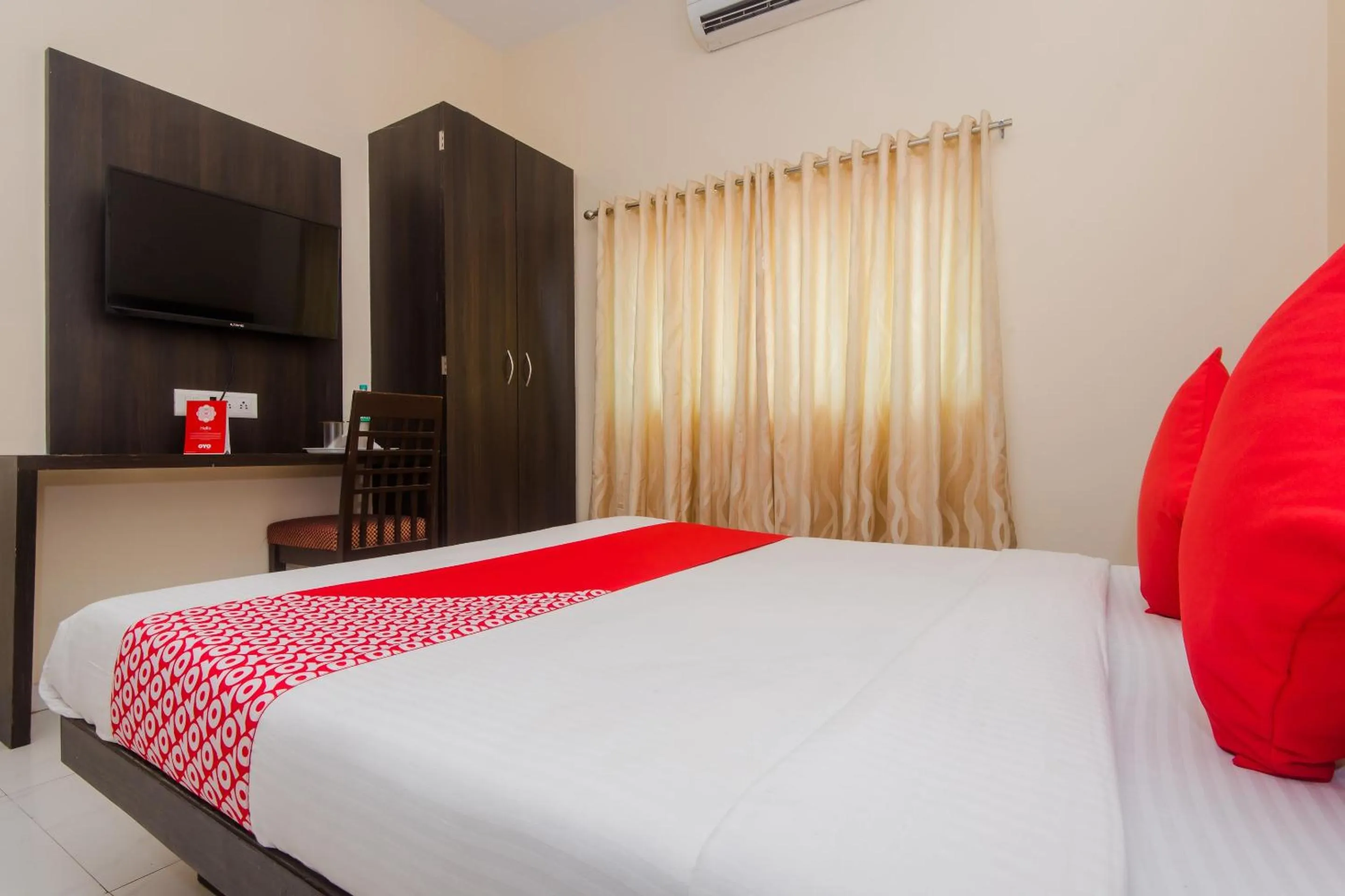 Bedroom in Hotel O Alfa Grand Near Chhatrapati Shivaji International Airport