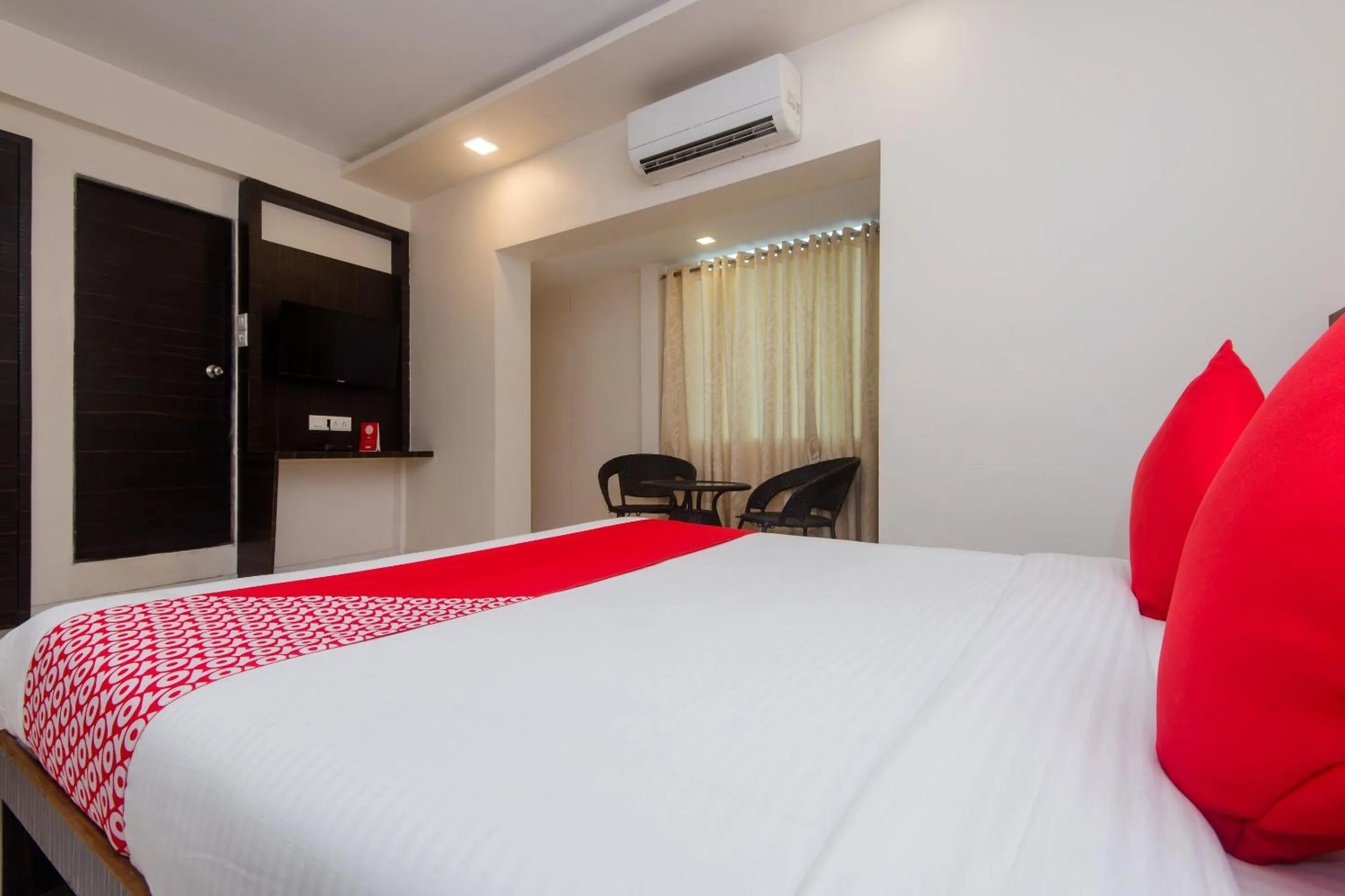 Bedroom in Hotel O Alfa Grand Near Chhatrapati Shivaji International Airport
