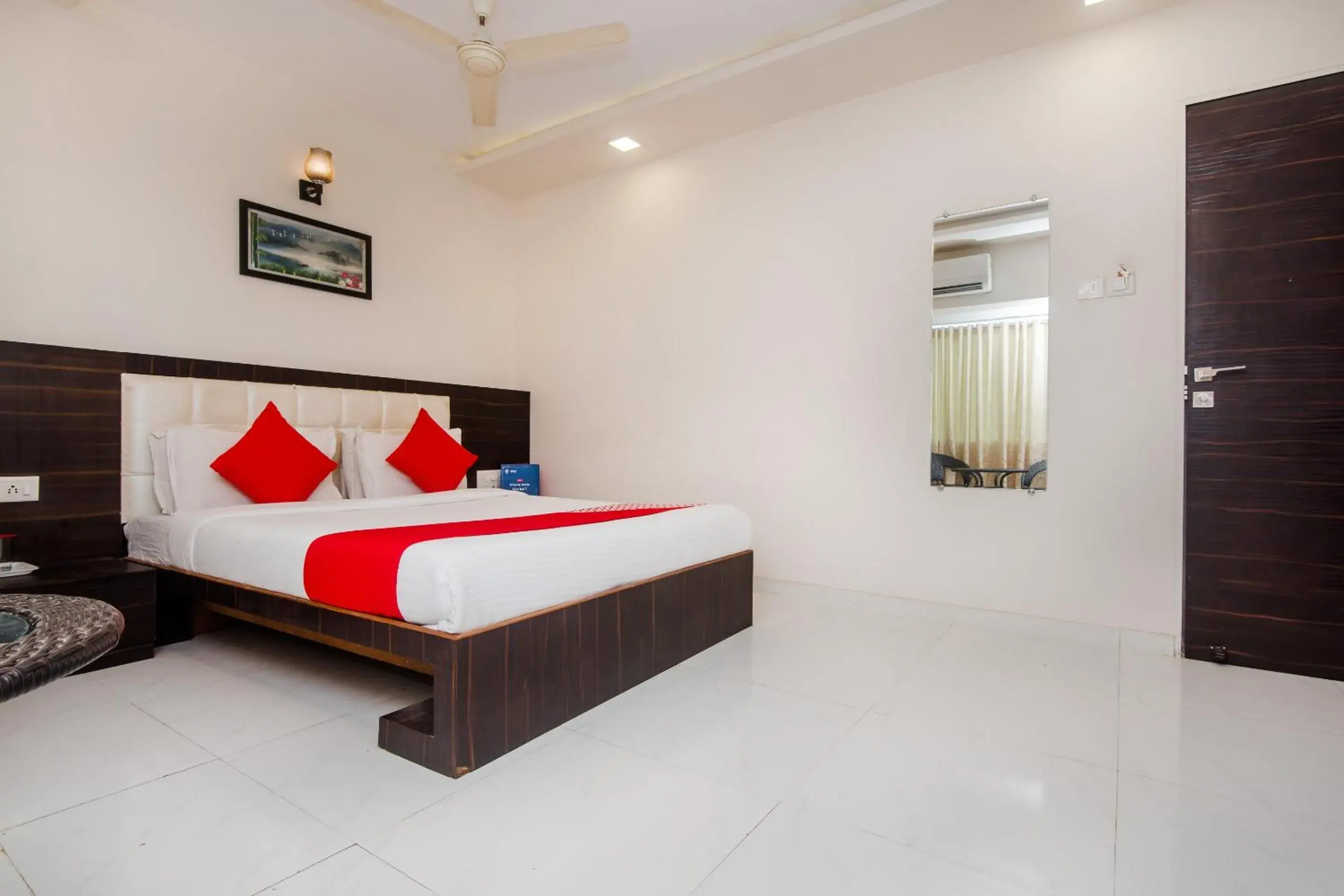 Bedroom in Hotel O Alfa Grand Near Chhatrapati Shivaji International Airport Bedroom in Hotel O Alfa Grand Near Chhatrapati Shivaji International Airport