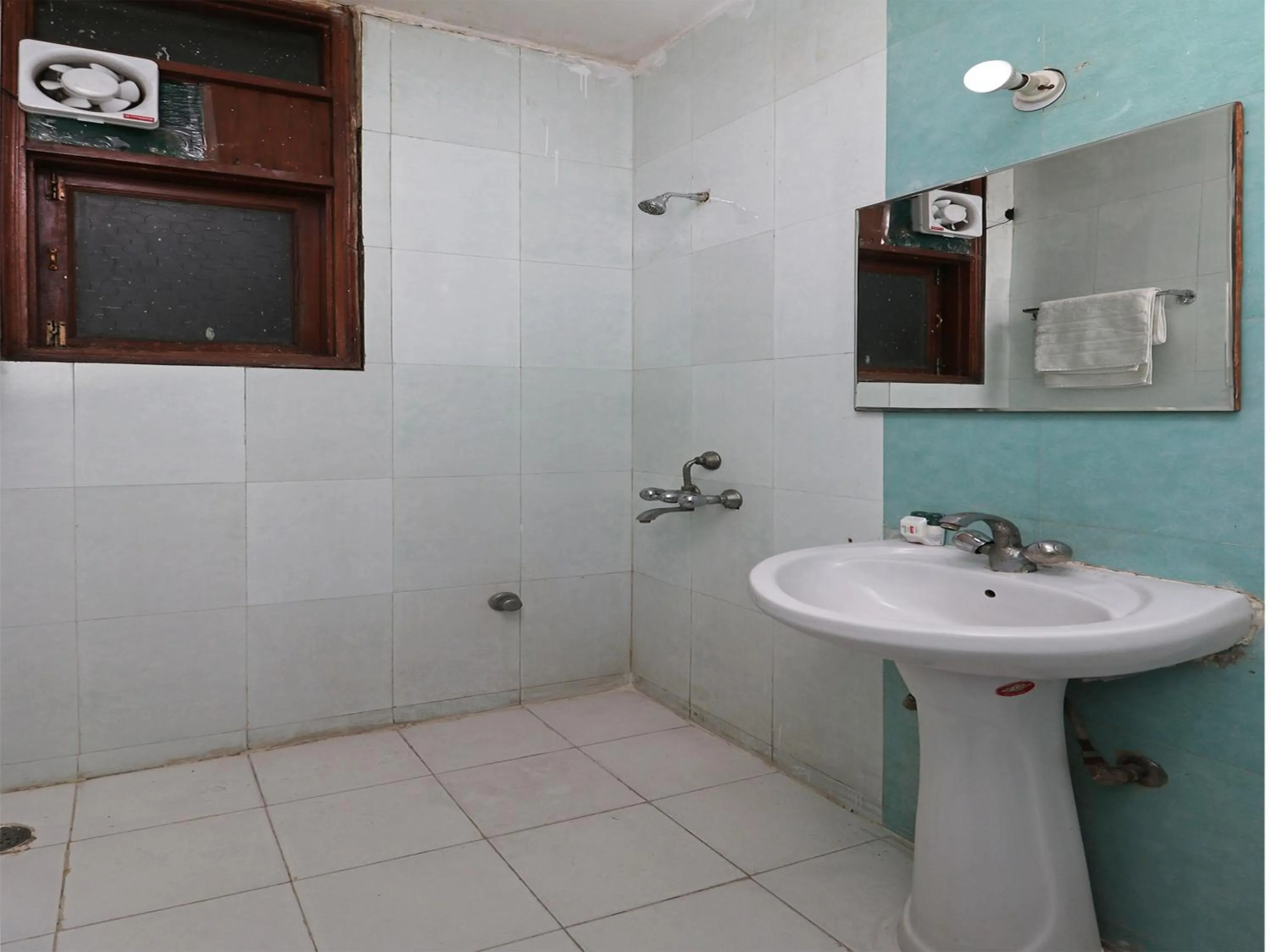 Bathroom in Hotel Akash Palace