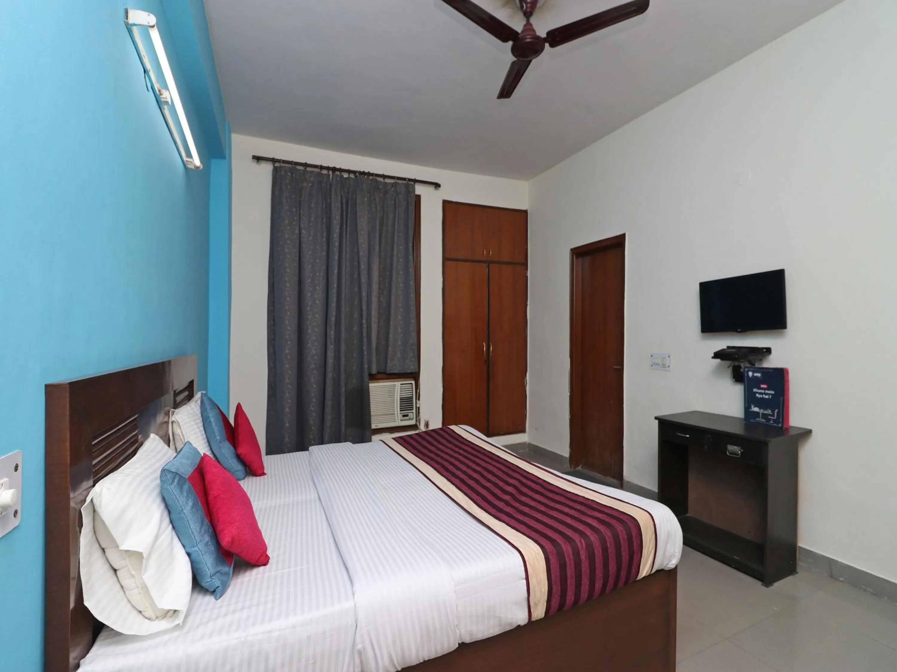 Bedroom, Bed in Hotel Akash Palace