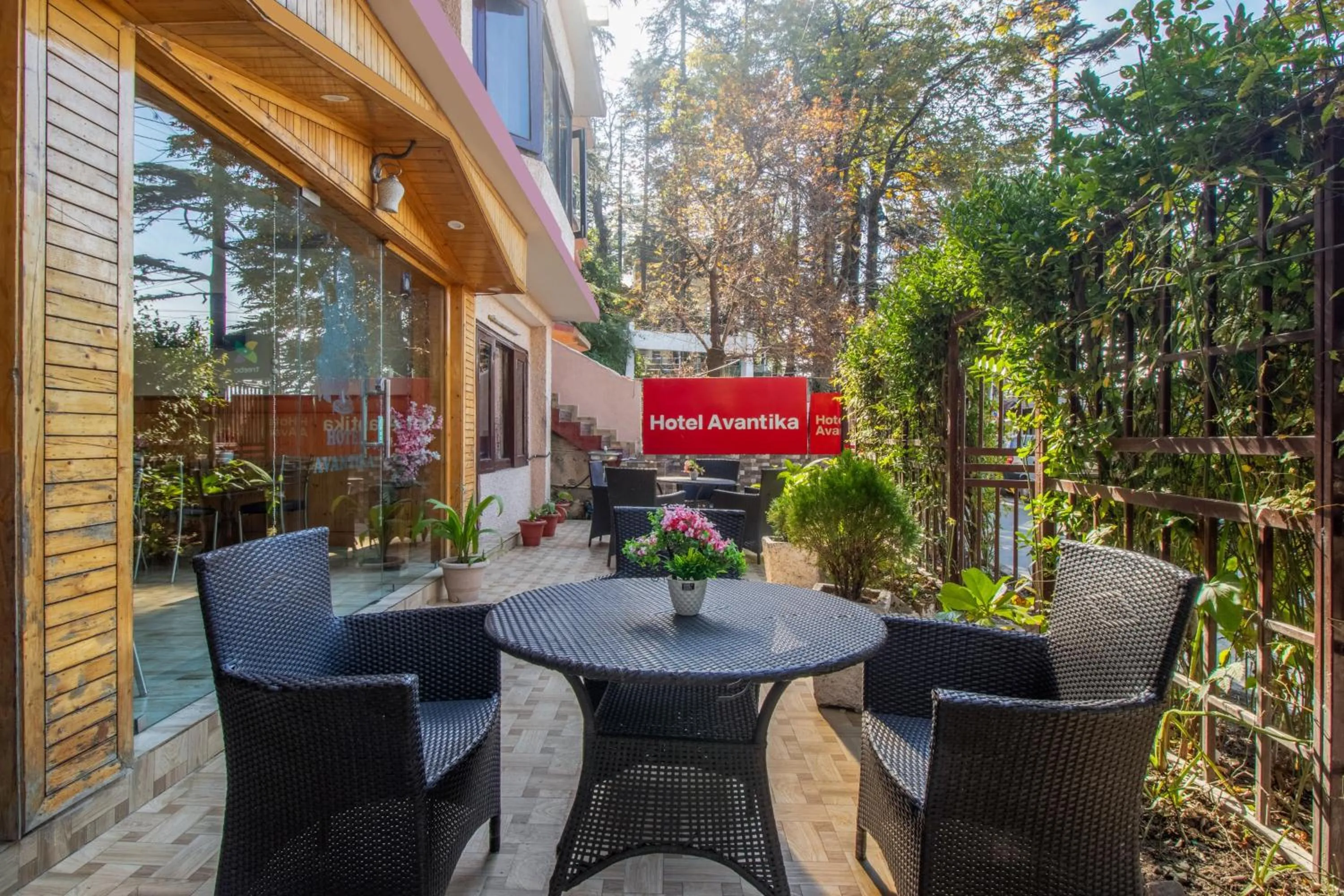 Seating area in Itsy Hotels Avantika With Forest View