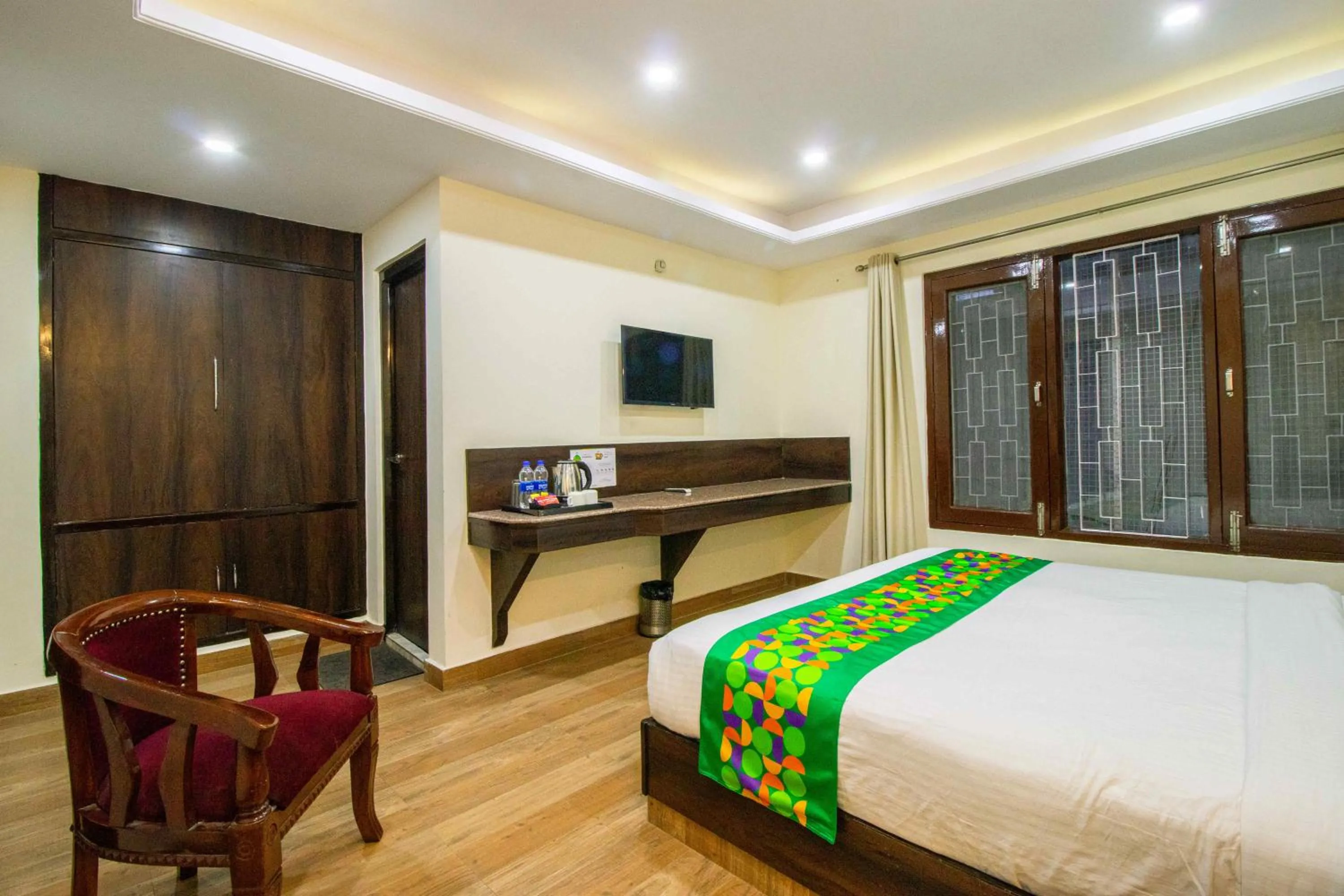 Bedroom, Bed in Treebo Maharaja, Near Mall Road