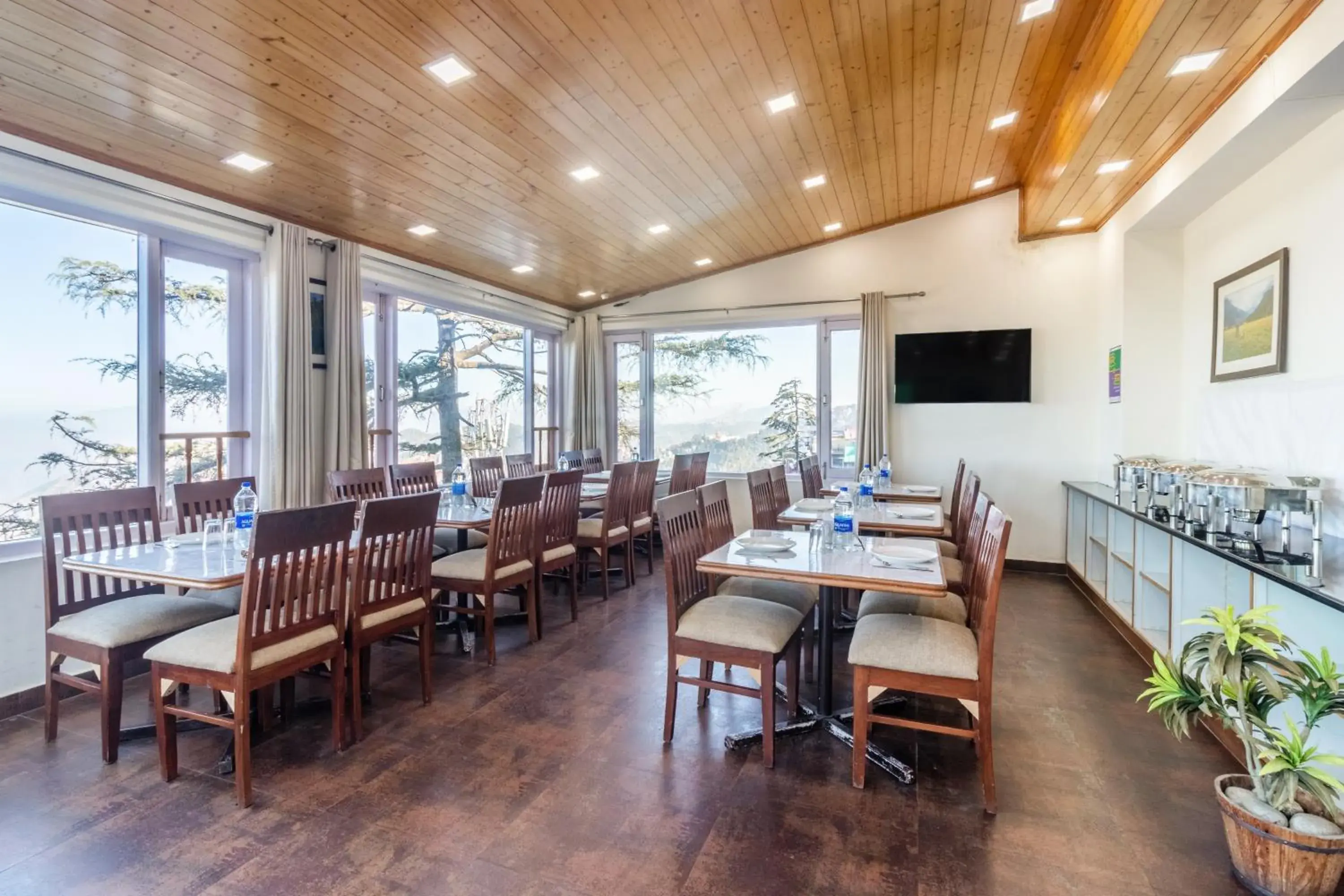 Restaurant/places to eat in Treebo Maharaja, Near Mall Road Restaurant/places to eat in Treebo Maharaja, Near Mall Road