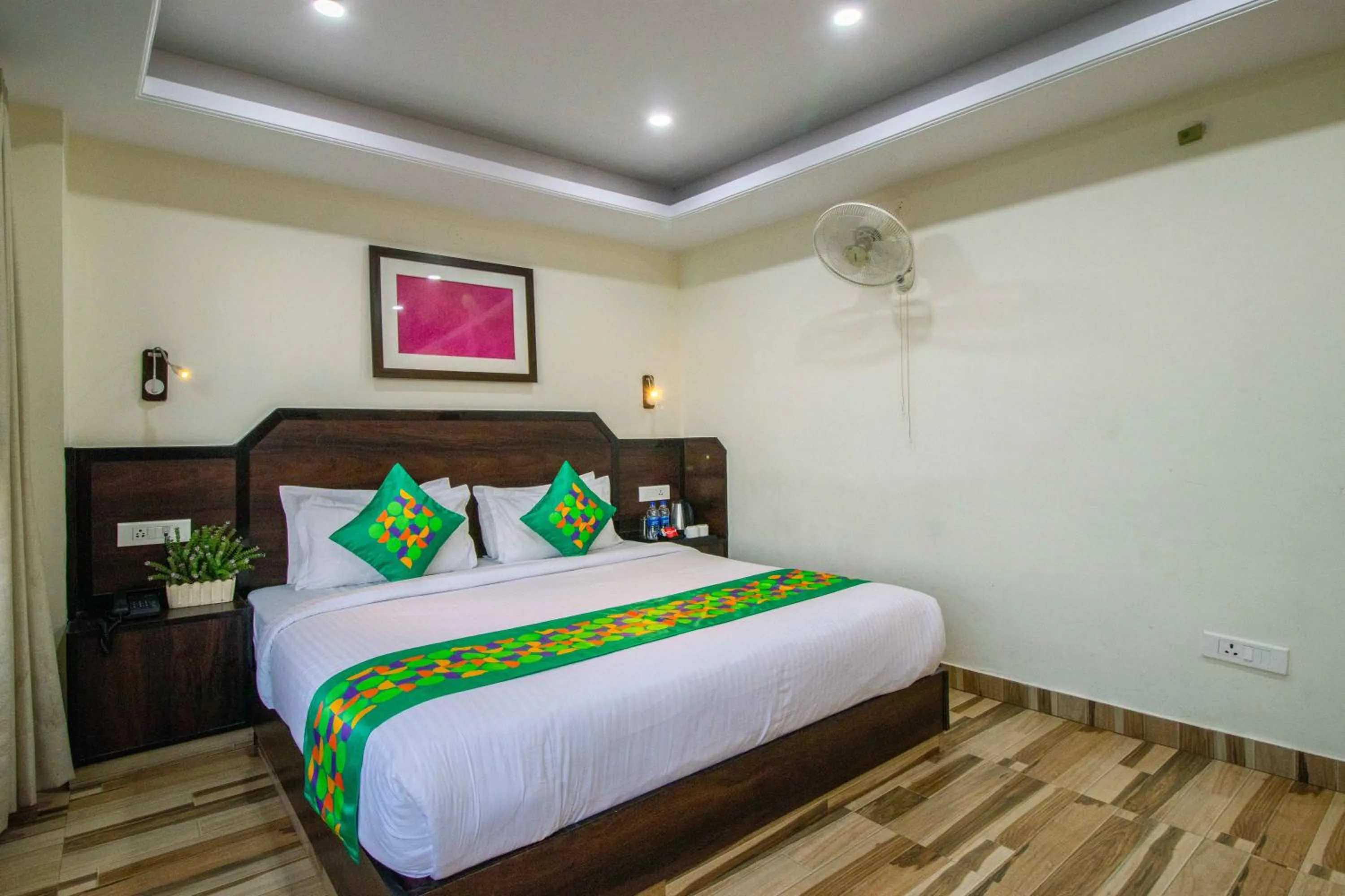 Bedroom, Bed in Treebo Maharaja, Near Mall Road