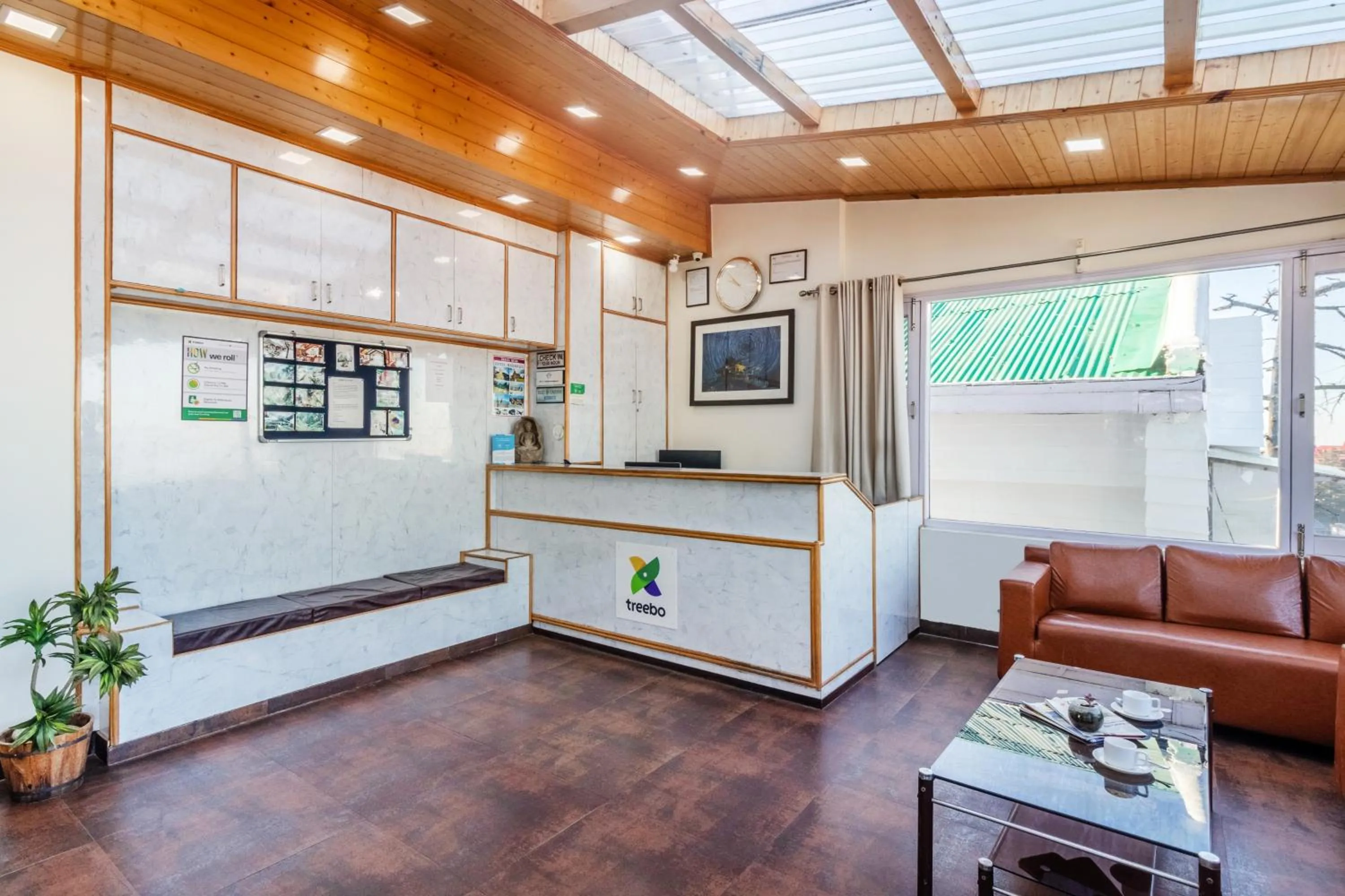 Lobby or reception in Treebo Maharaja, Near Mall Road