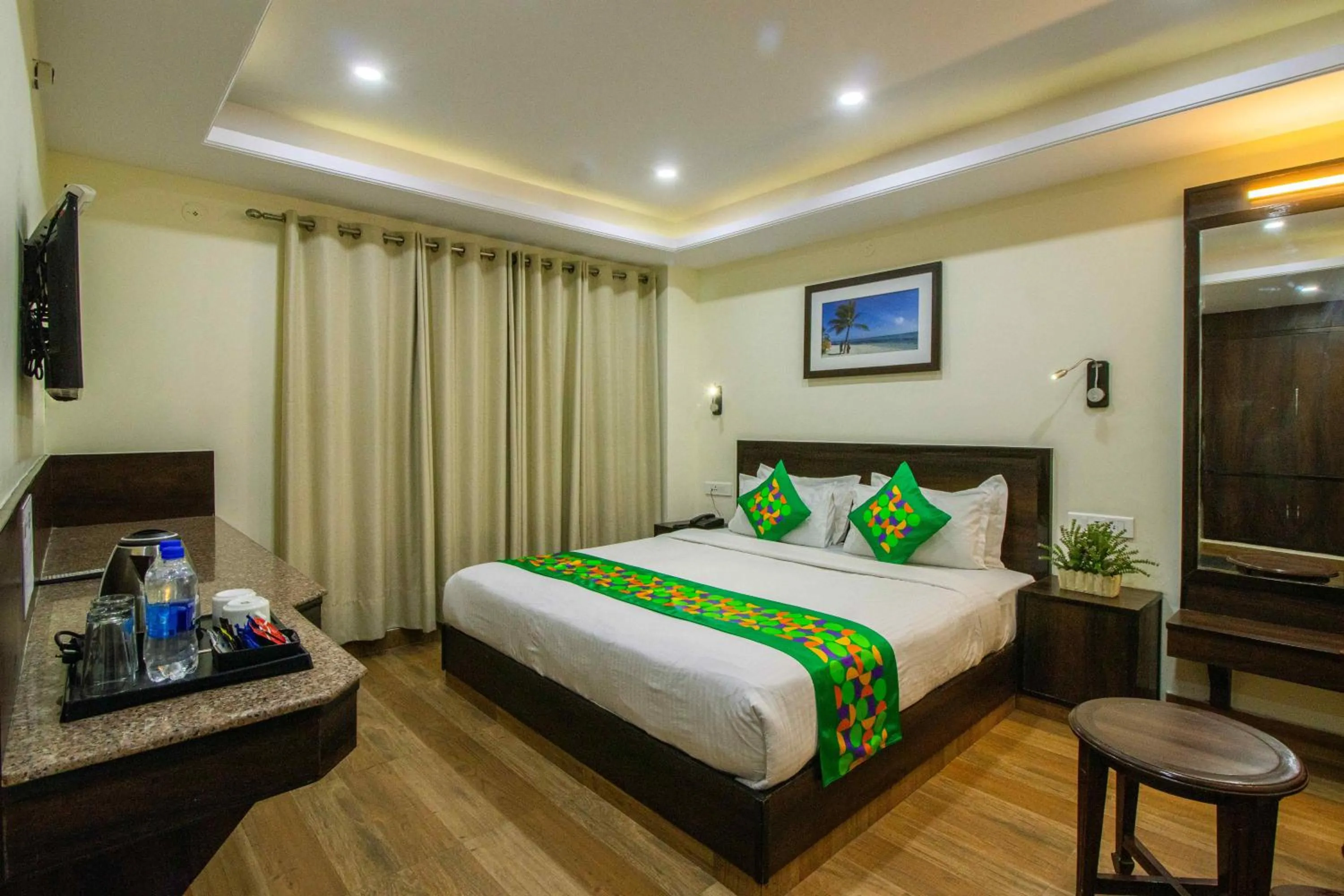 Bedroom, Bed in Treebo Maharaja, Near Mall Road
