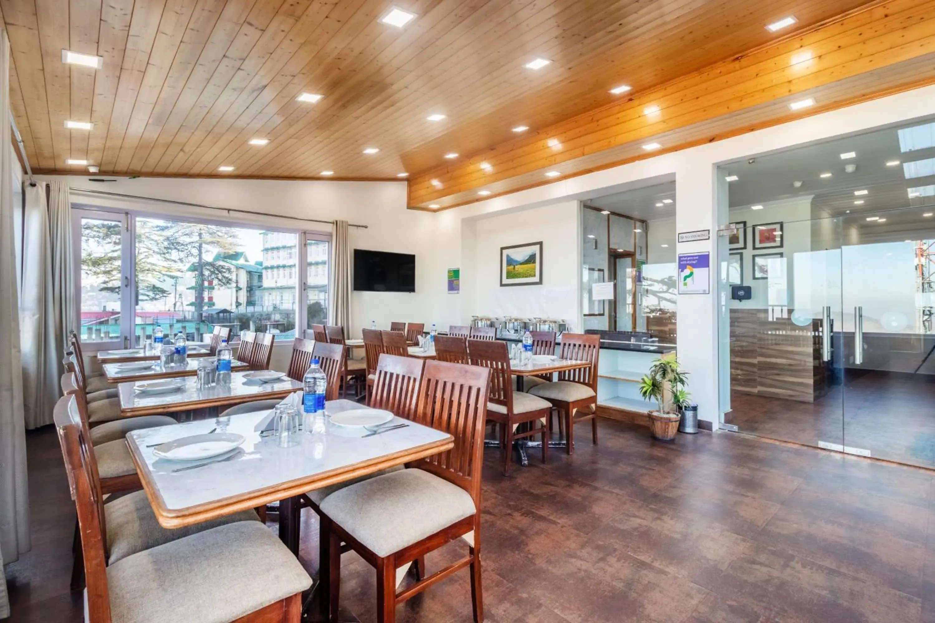 Restaurant/places to eat in Treebo Maharaja, Near Mall Road Restaurant/places to eat in Treebo Maharaja, Near Mall Road