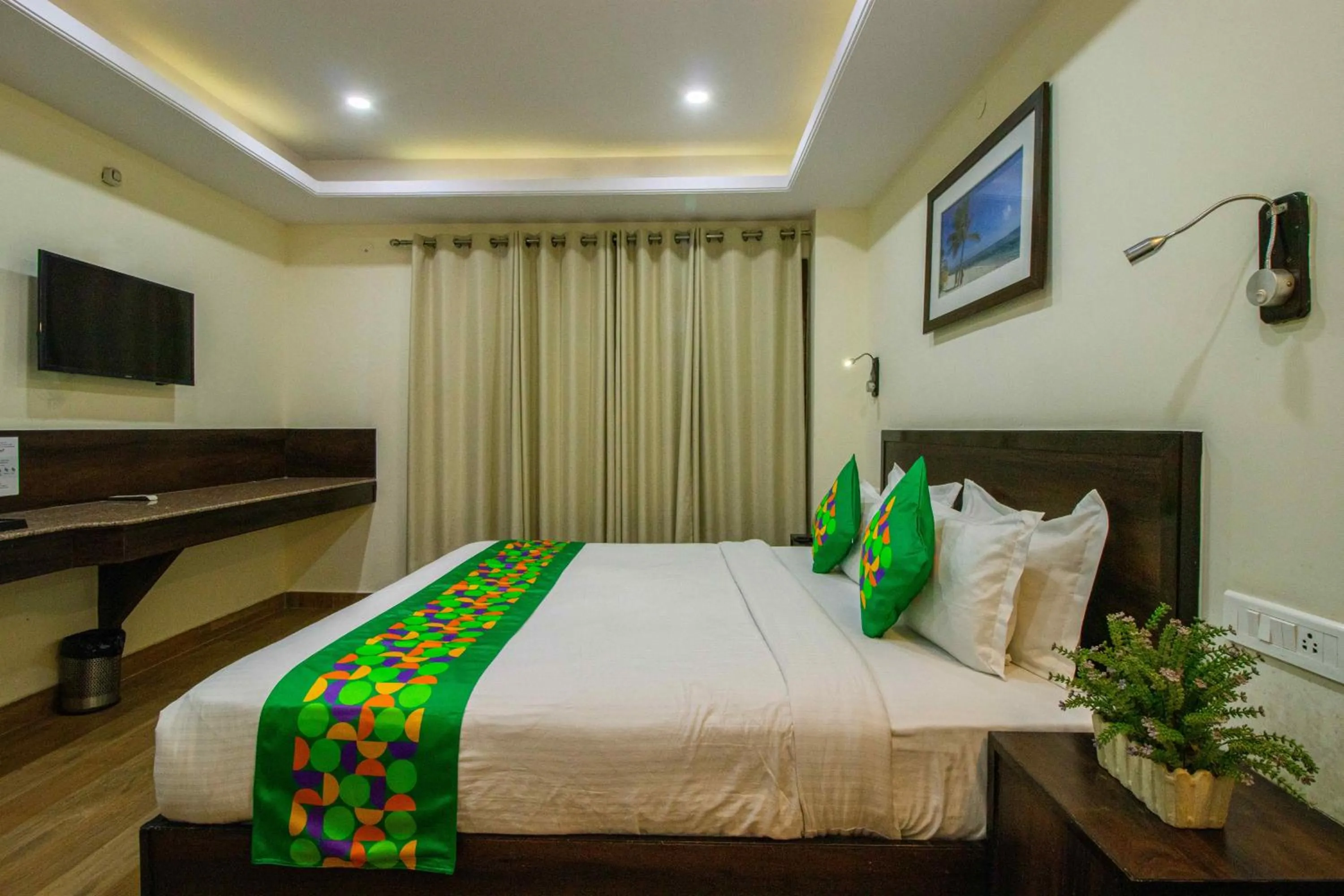 Bedroom, Bed in Treebo Maharaja, Near Mall Road