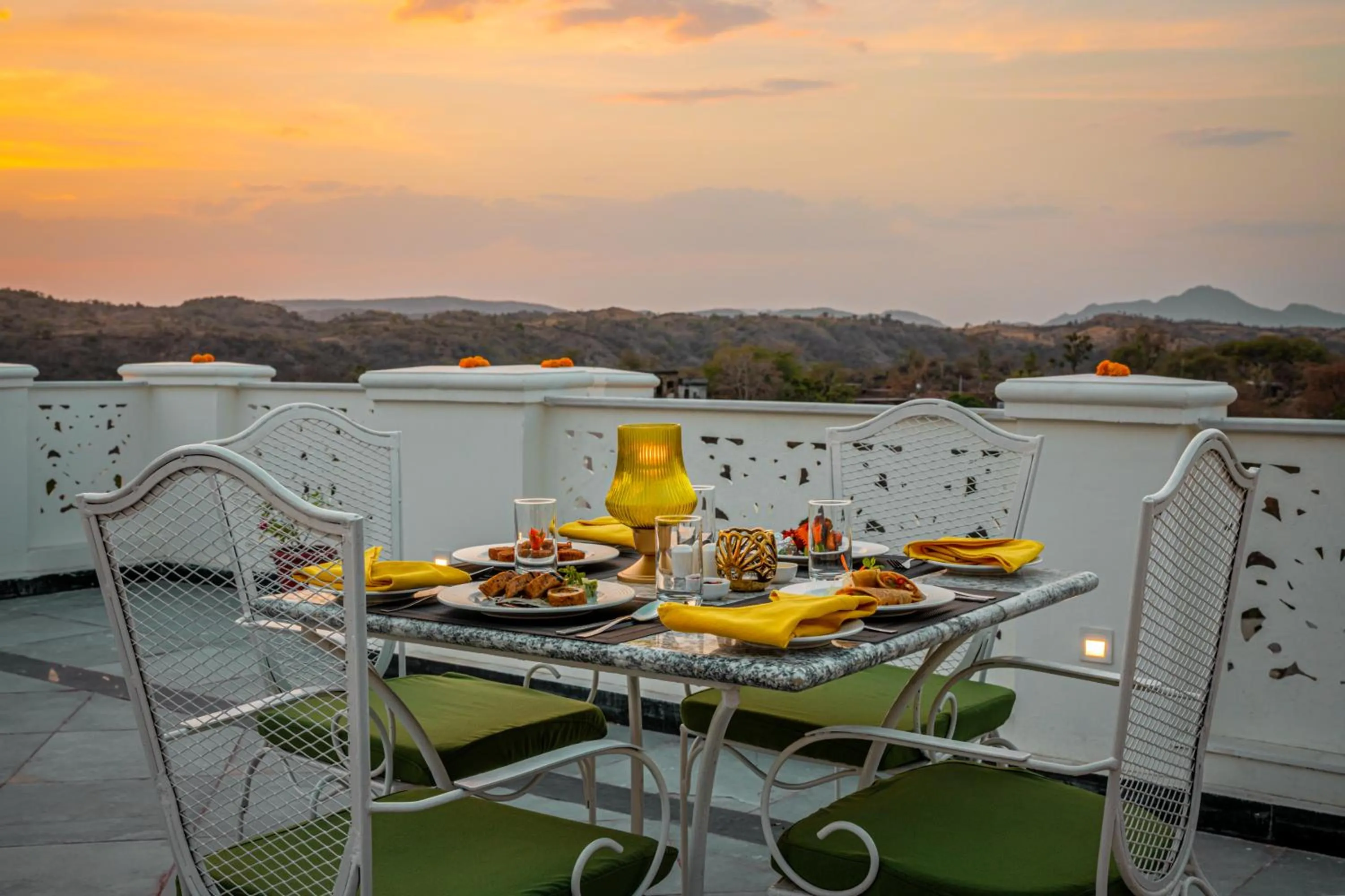 Food and drinks in Tree of Life Vantara Resort & Spa