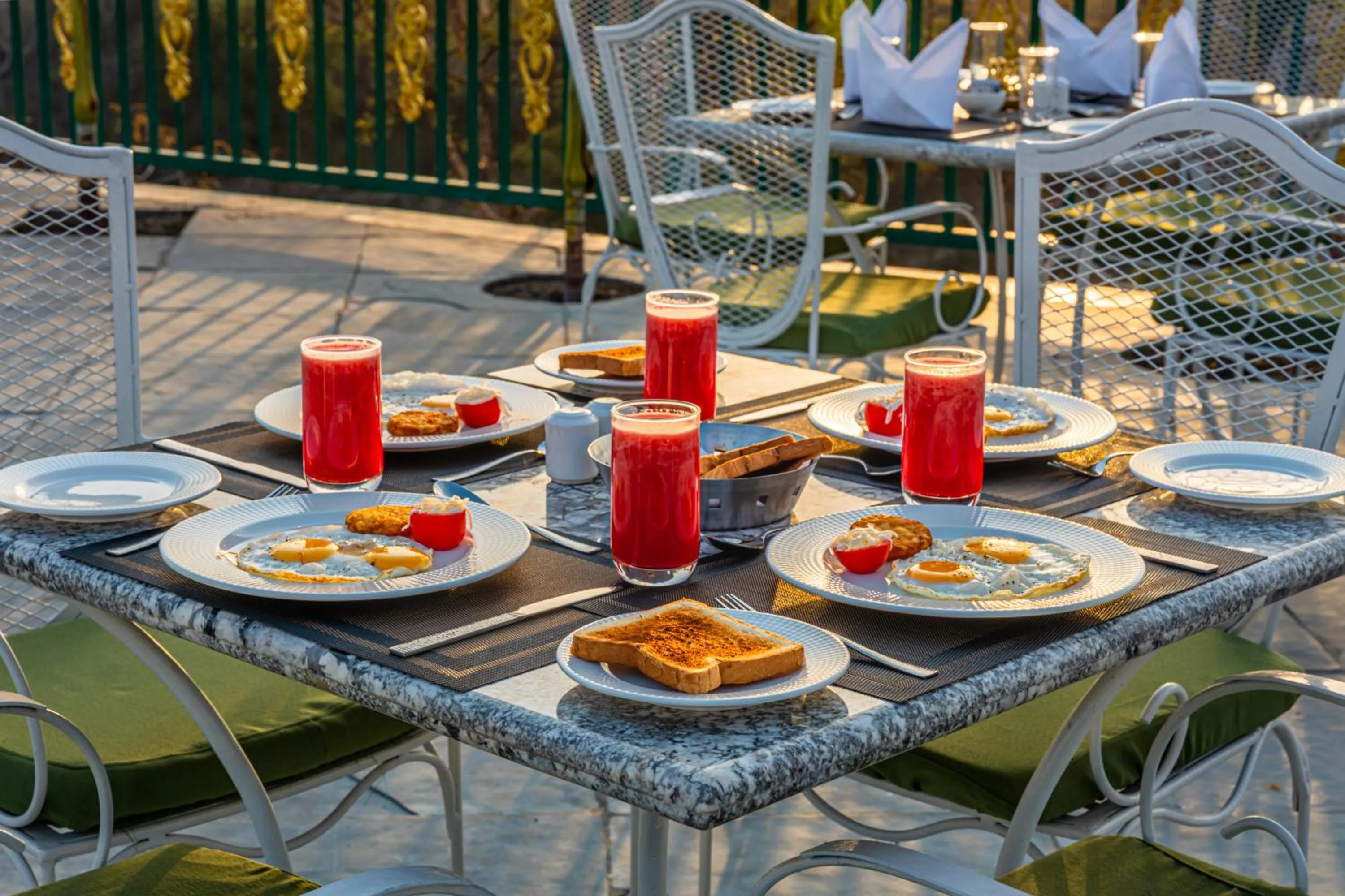 Food and drinks in Tree of Life Vantara Resort & Spa