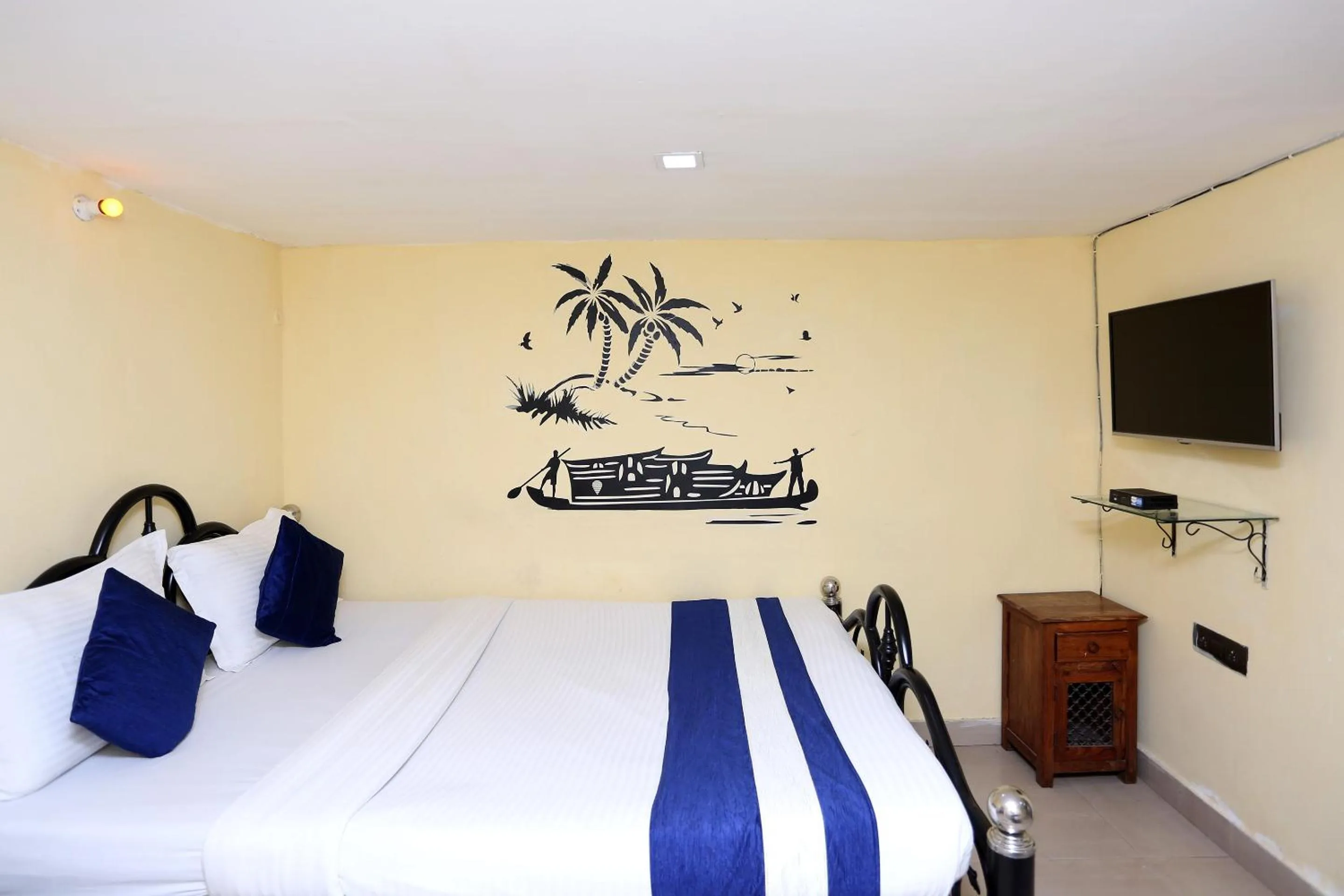 Bedroom, Bed in Super Collection O Church View Near St. Thomas's Church