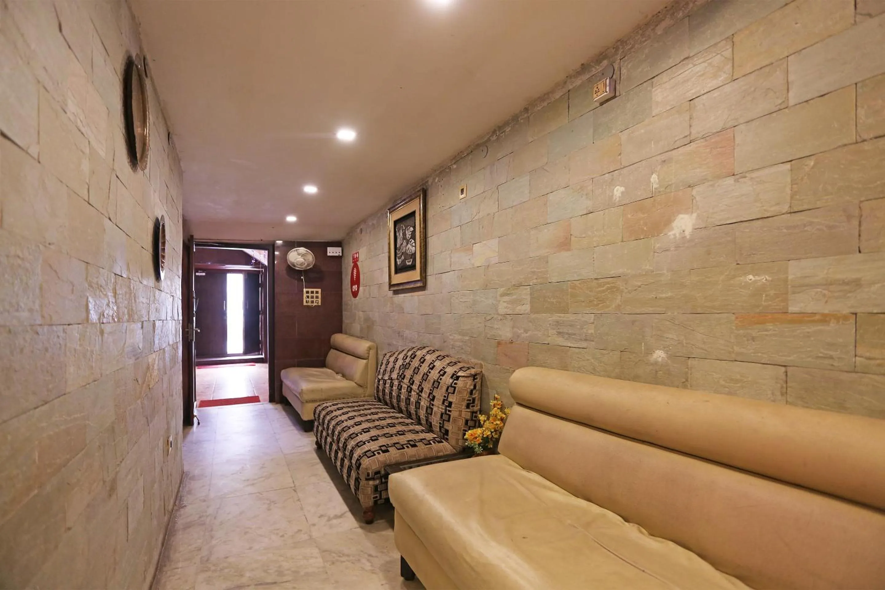 Lobby or reception in Collection O Church View Near St. Thomas's Church