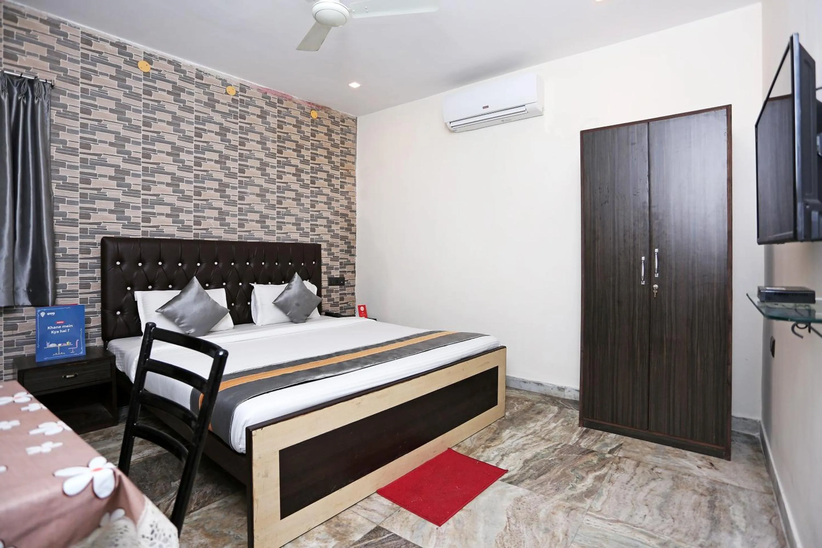 Bedroom in Collection O Church View Near St. Thomas's Church