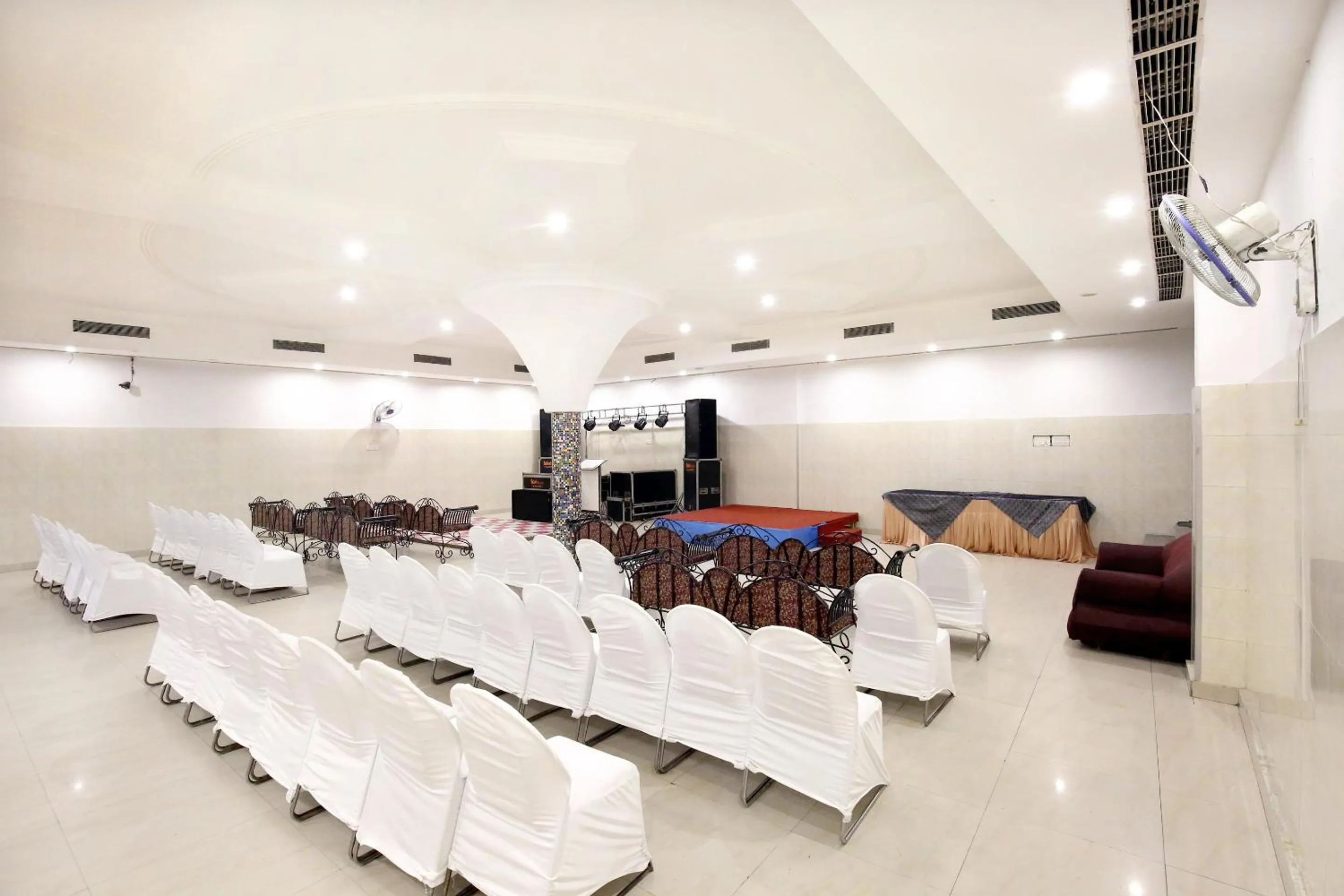 Lobby or reception in HOTEL WHITE STONE RESIDENCY