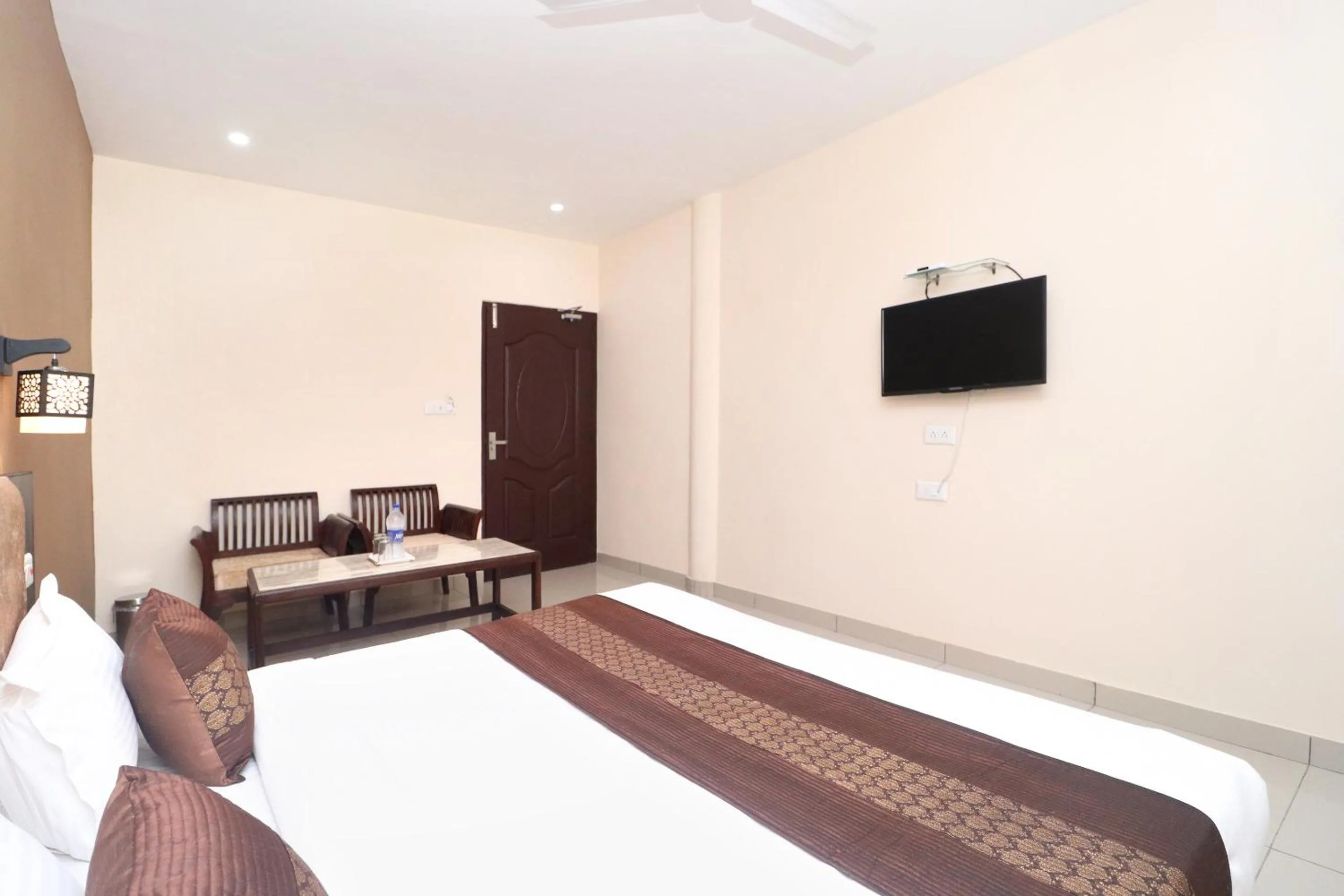 Bedroom, Bed in HOTEL WHITE STONE RESIDENCY